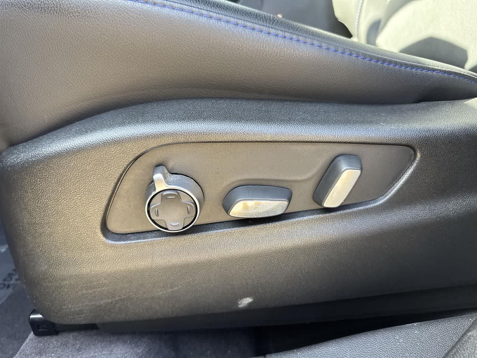 Thumbnail: 2025 Cadillac XT4 - 23