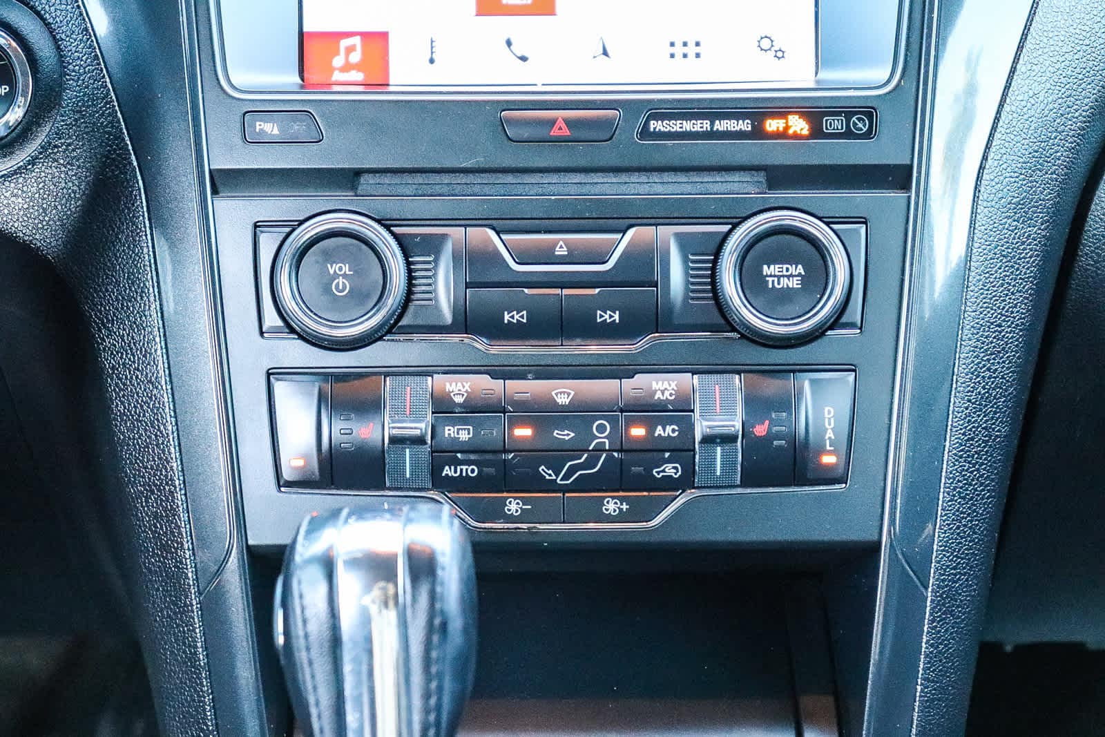 Thumbnail: 2018 Ford Explorer - 16