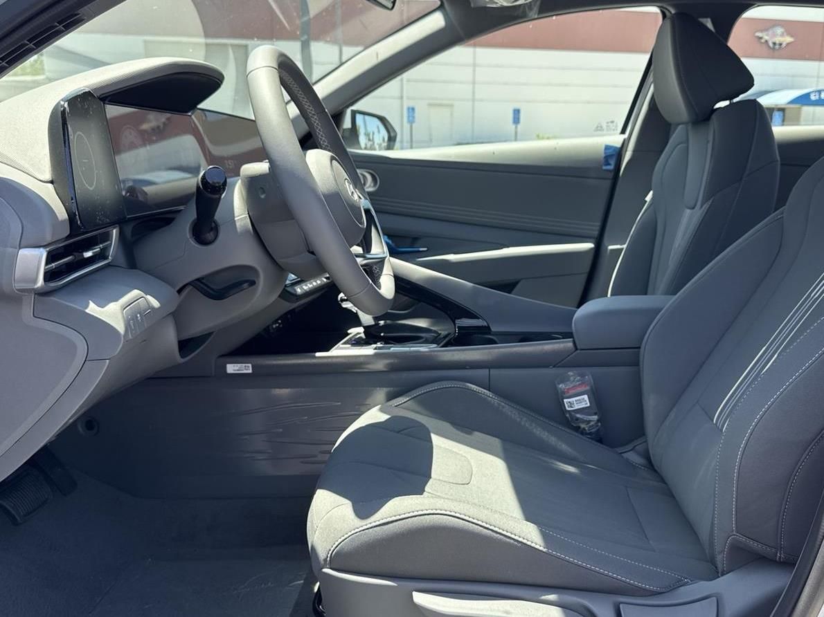 Thumbnail: 2025 Hyundai Elantra - 31