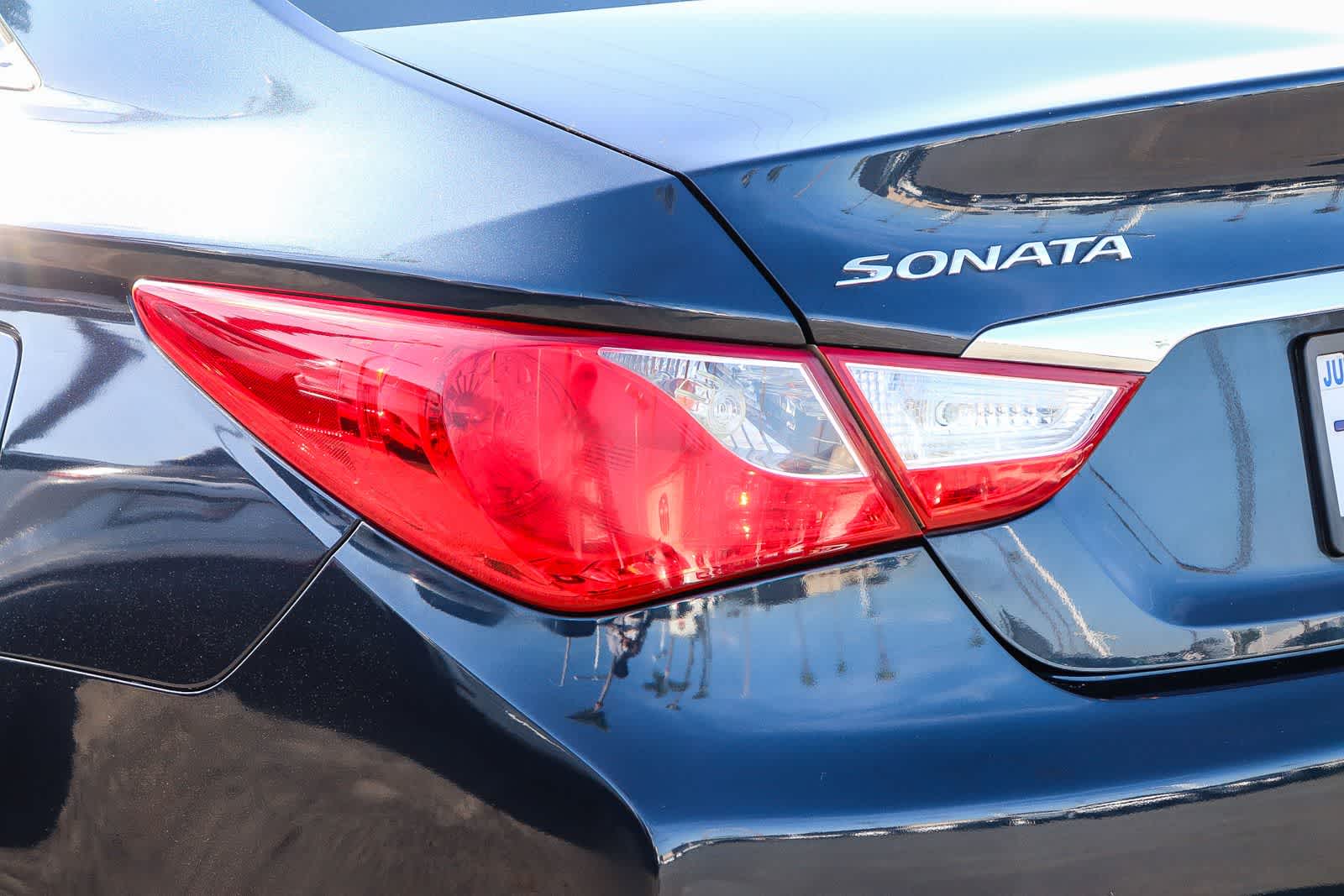 Thumbnail: 2014 Hyundai Sonata - 9