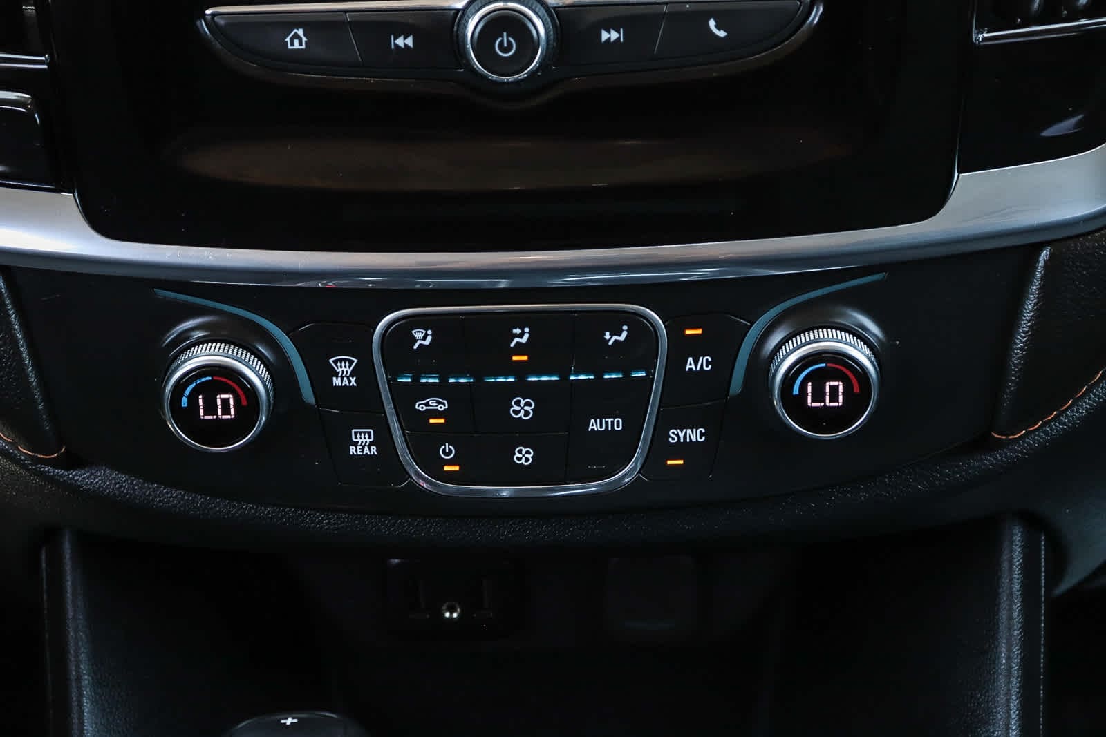 Thumbnail: 2020 Chevrolet Traverse - 19