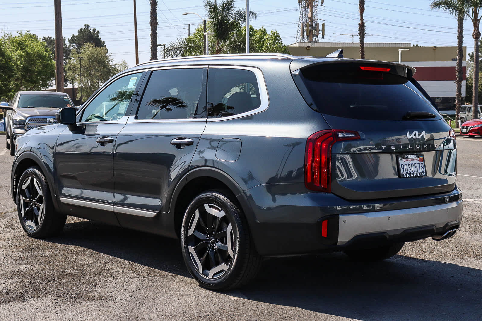 2023 Kia Telluride S photo 3