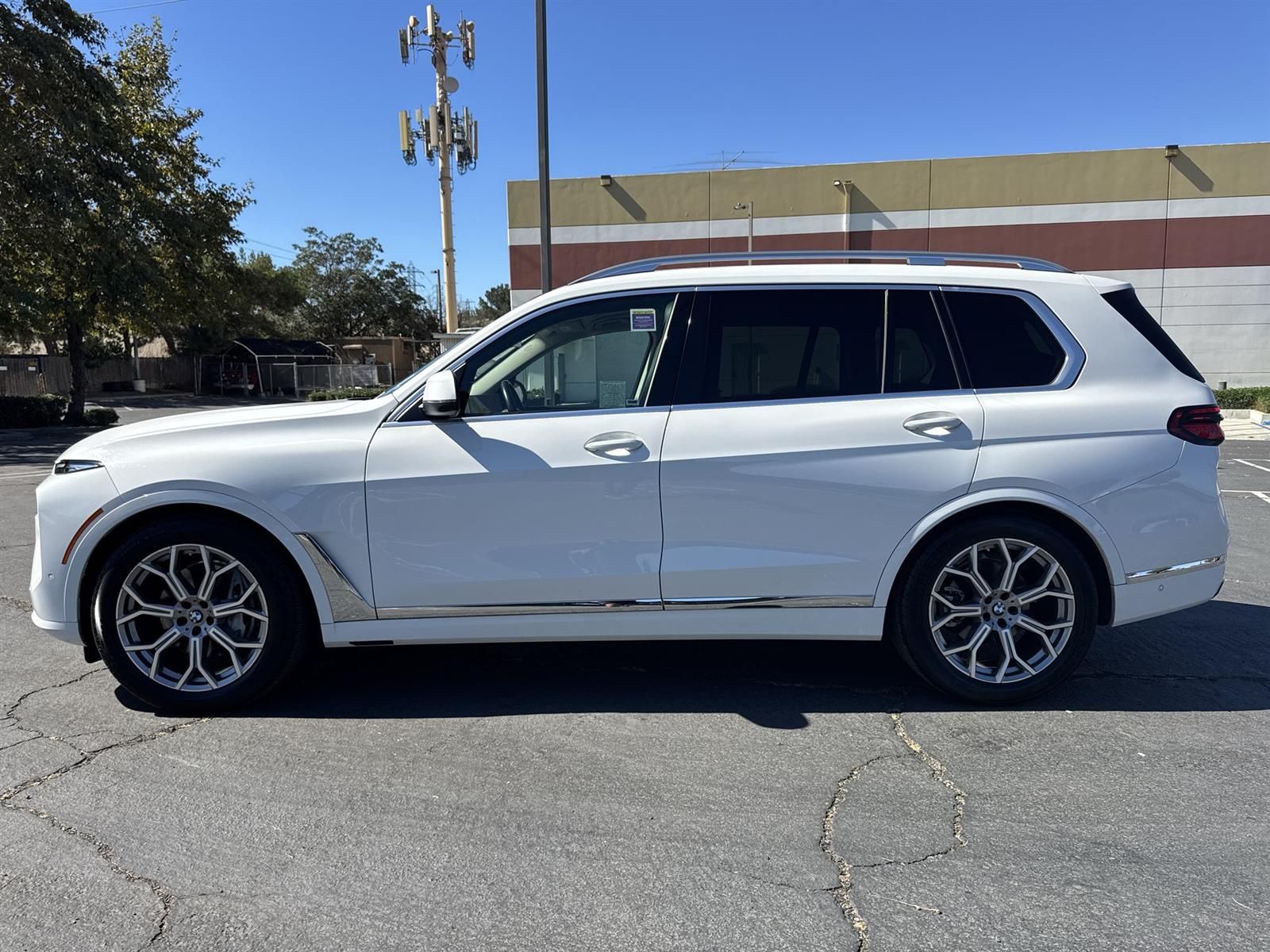 Thumbnail: 2023 BMW X7 - 5