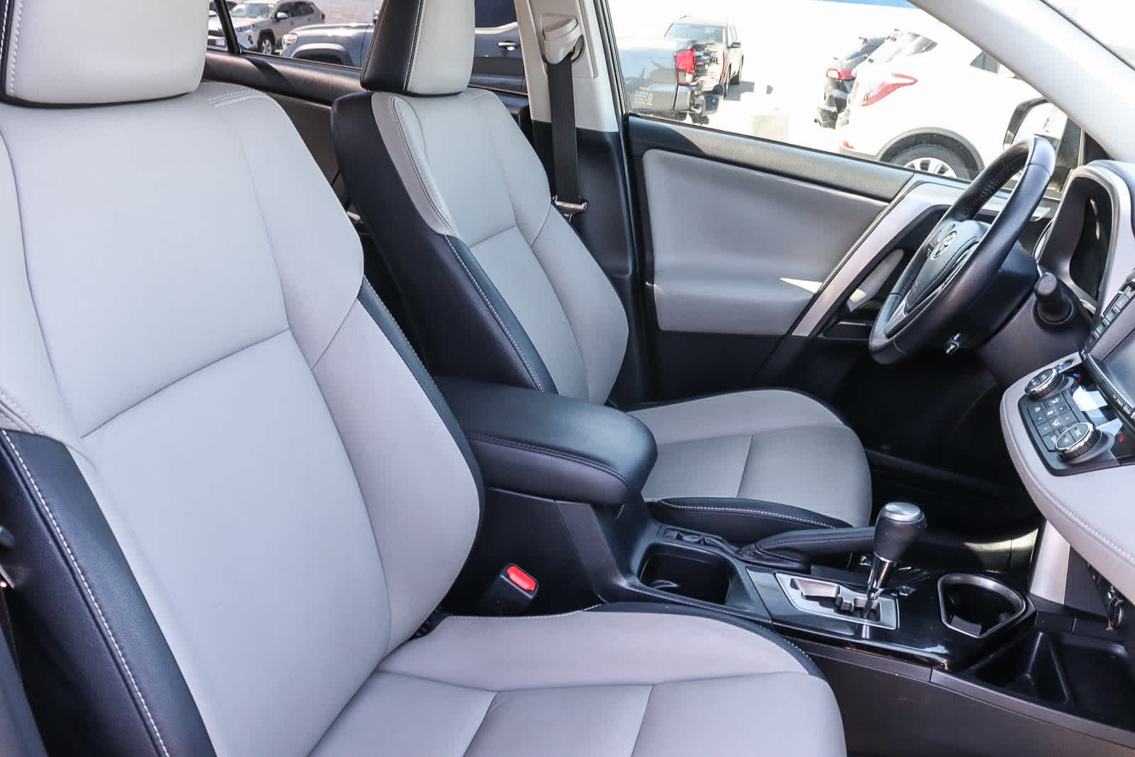 Thumbnail: 2016 Toyota RAV4 - 23