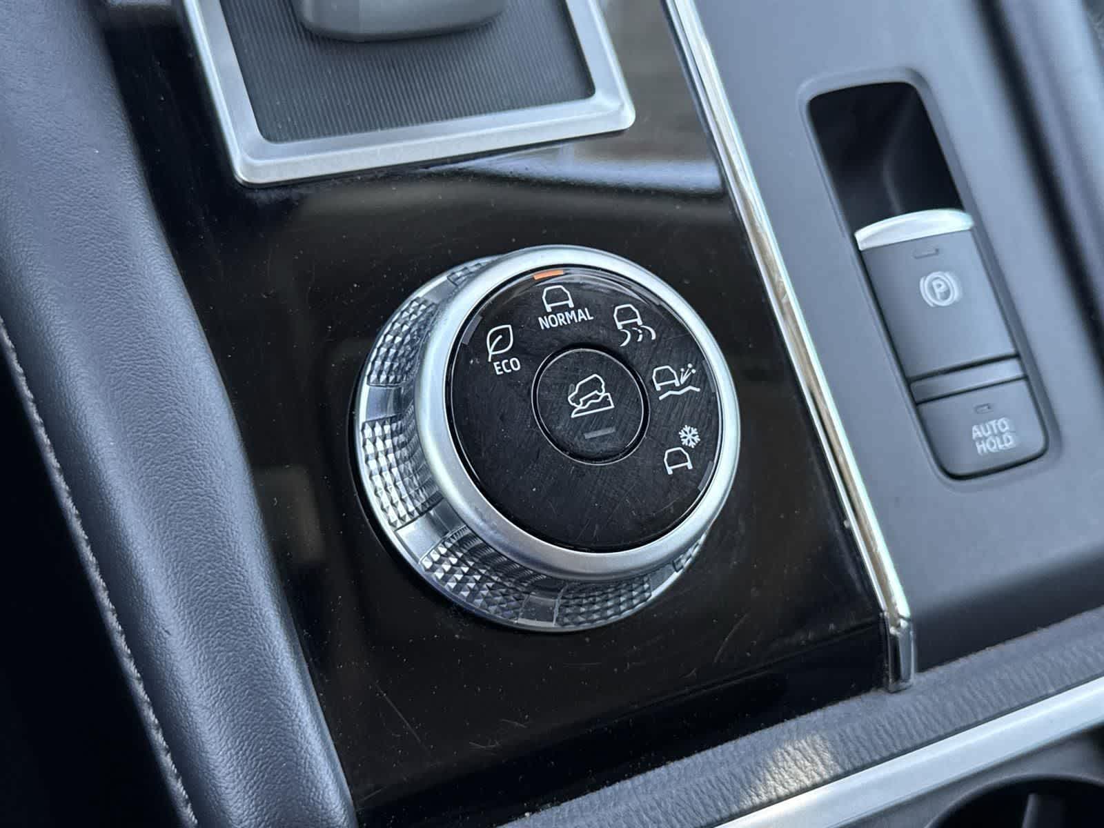 Thumbnail: 2024 Mitsubishi Outlander - 18