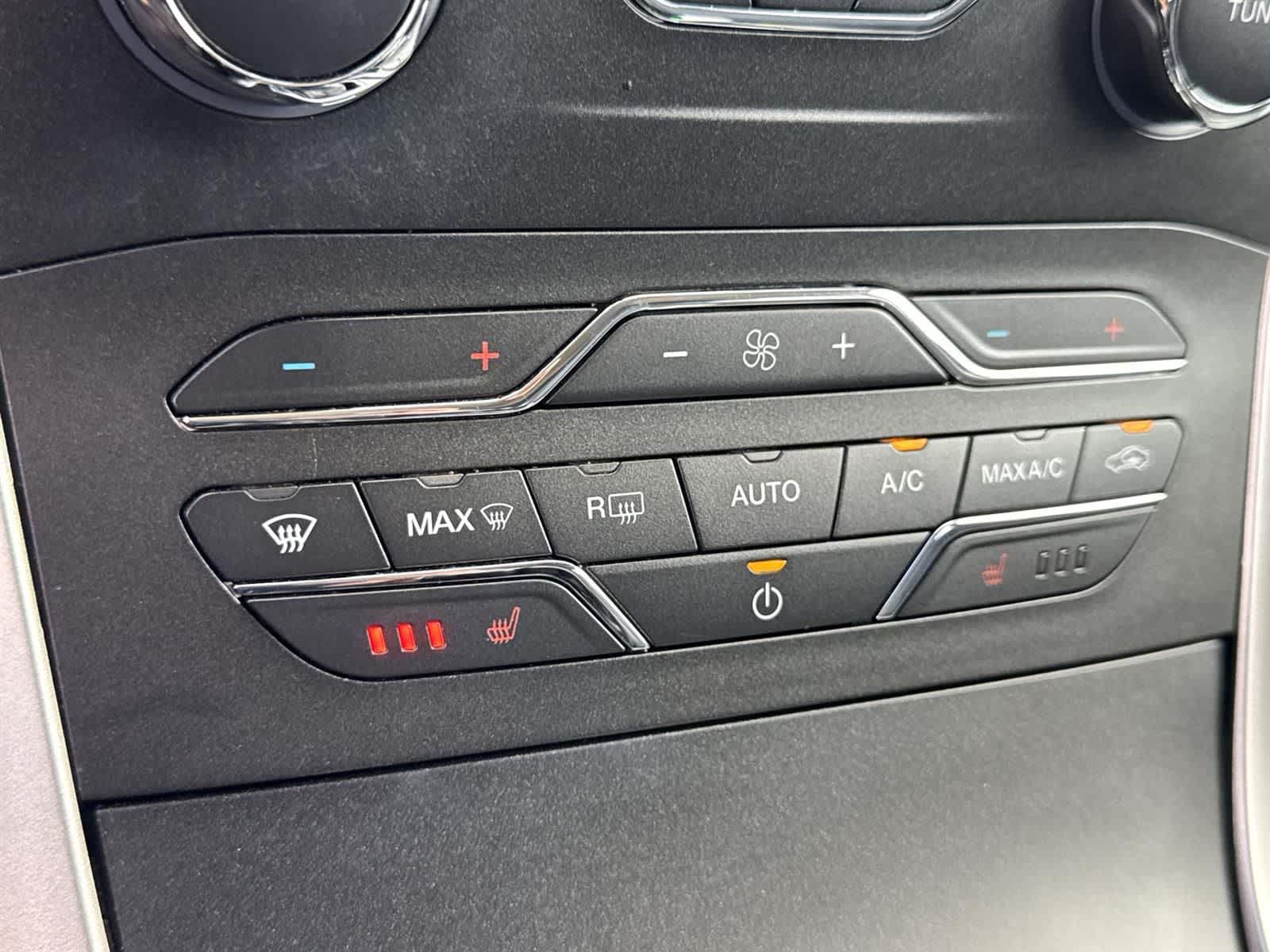 Thumbnail: 2016 Ford Edge - 20
