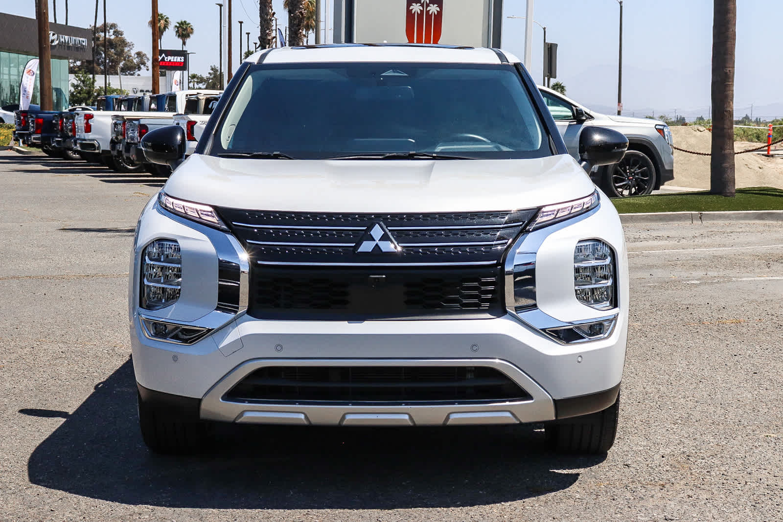 Thumbnail: 2024 Mitsubishi Outlander - 2