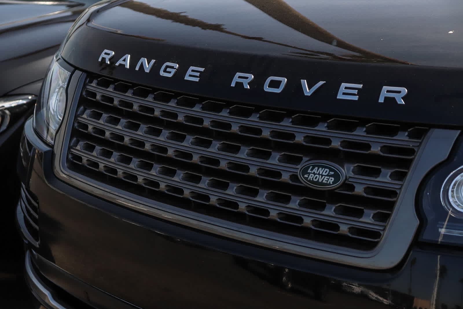 2017 Land Rover Range Rover photo 3