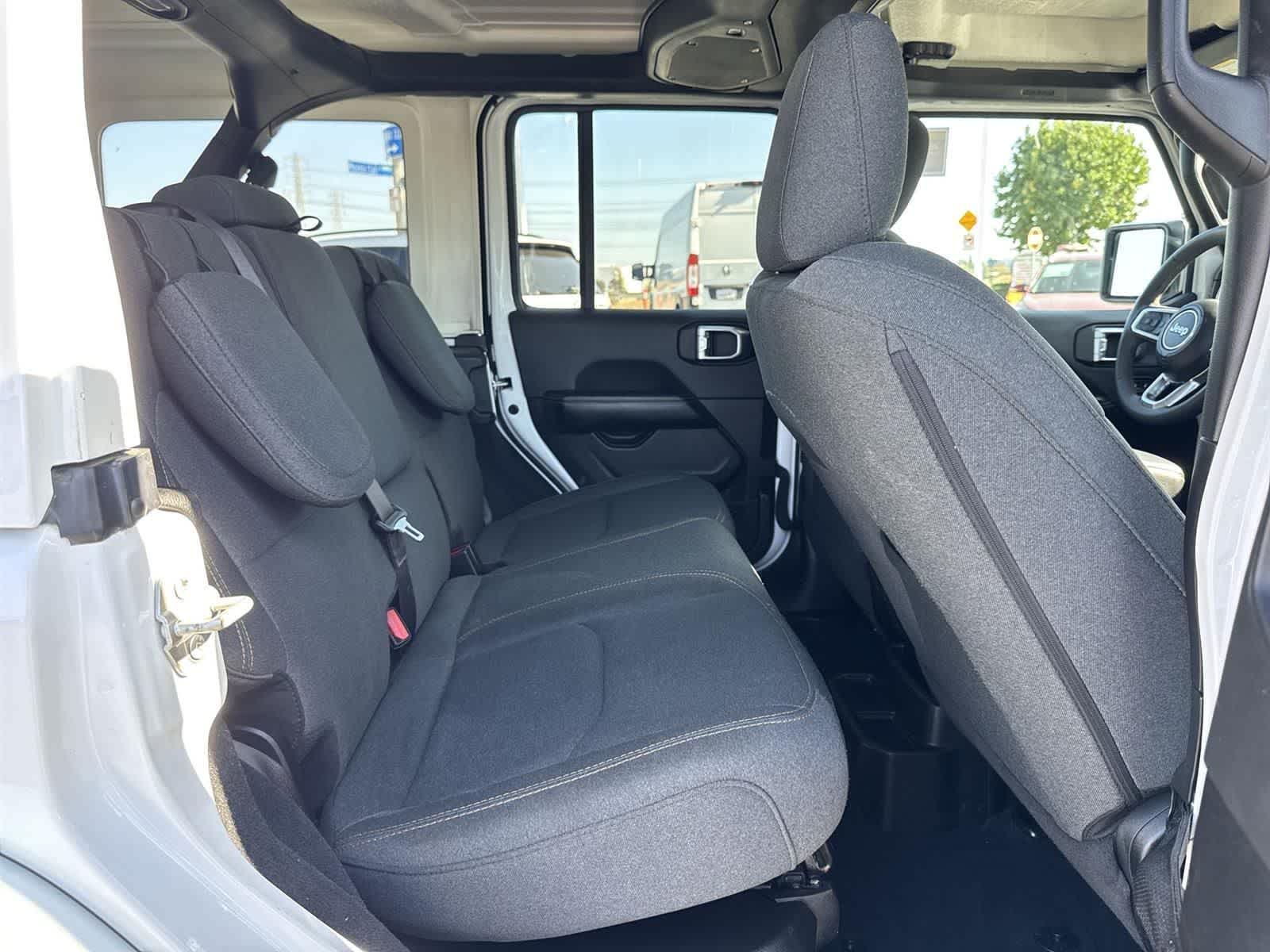 Thumbnail: 2024 Jeep Wrangler - 34