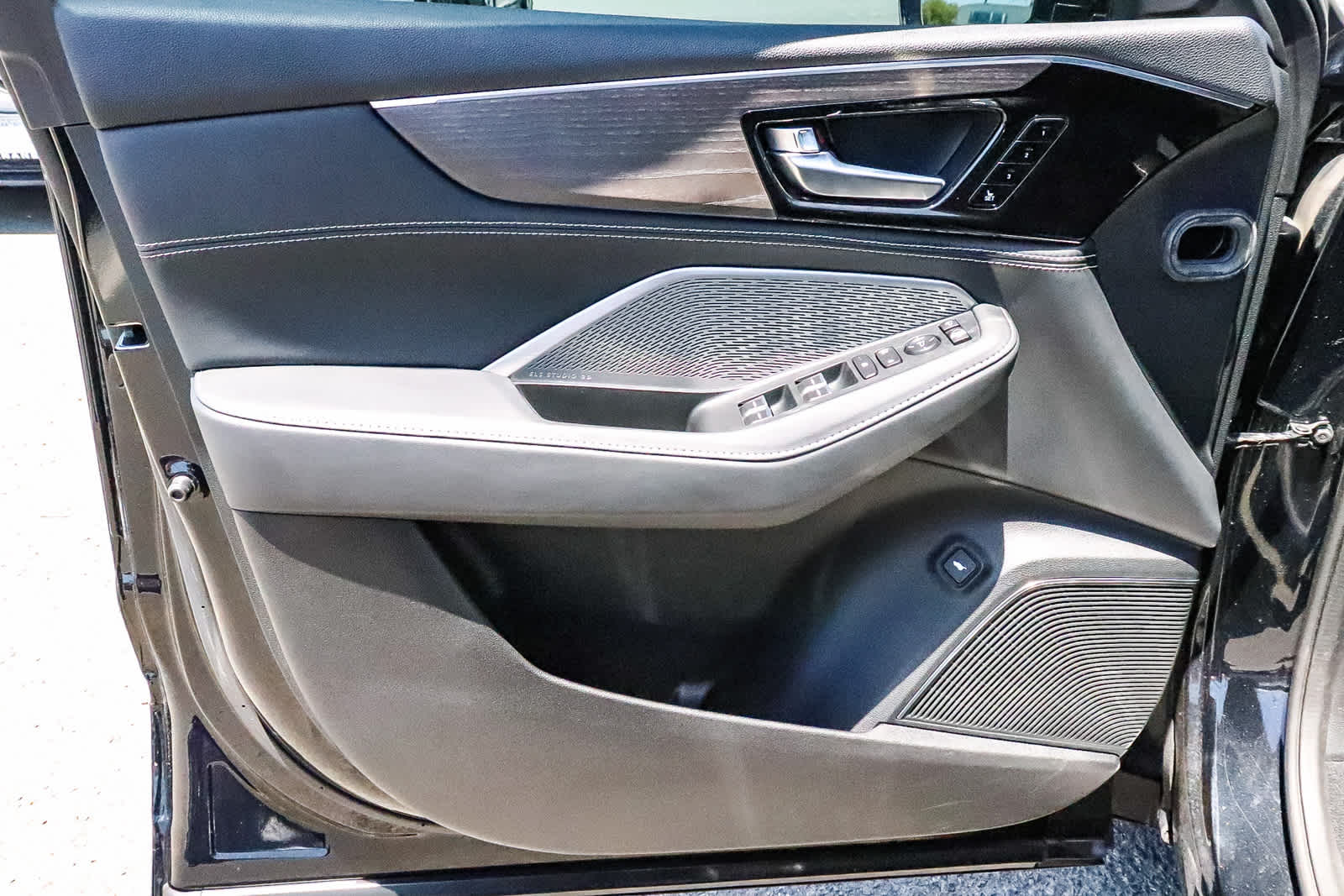 Thumbnail: 2023 Acura MDX - 31
