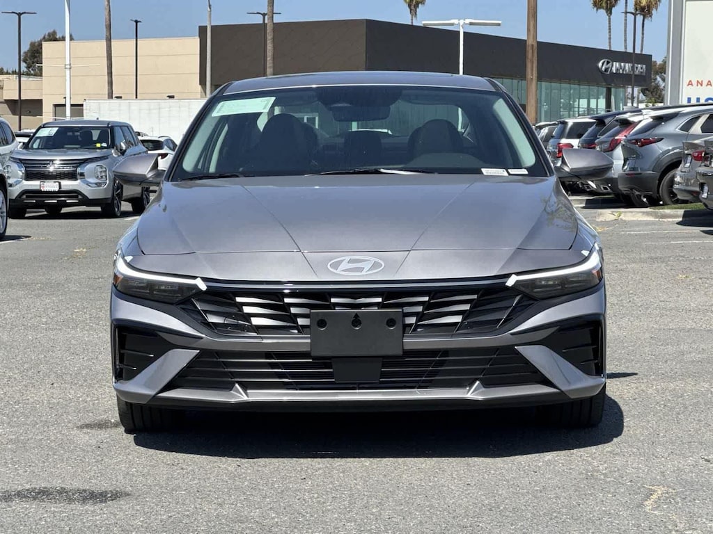 New 2025 Hyundai Elantra Limited Sedan