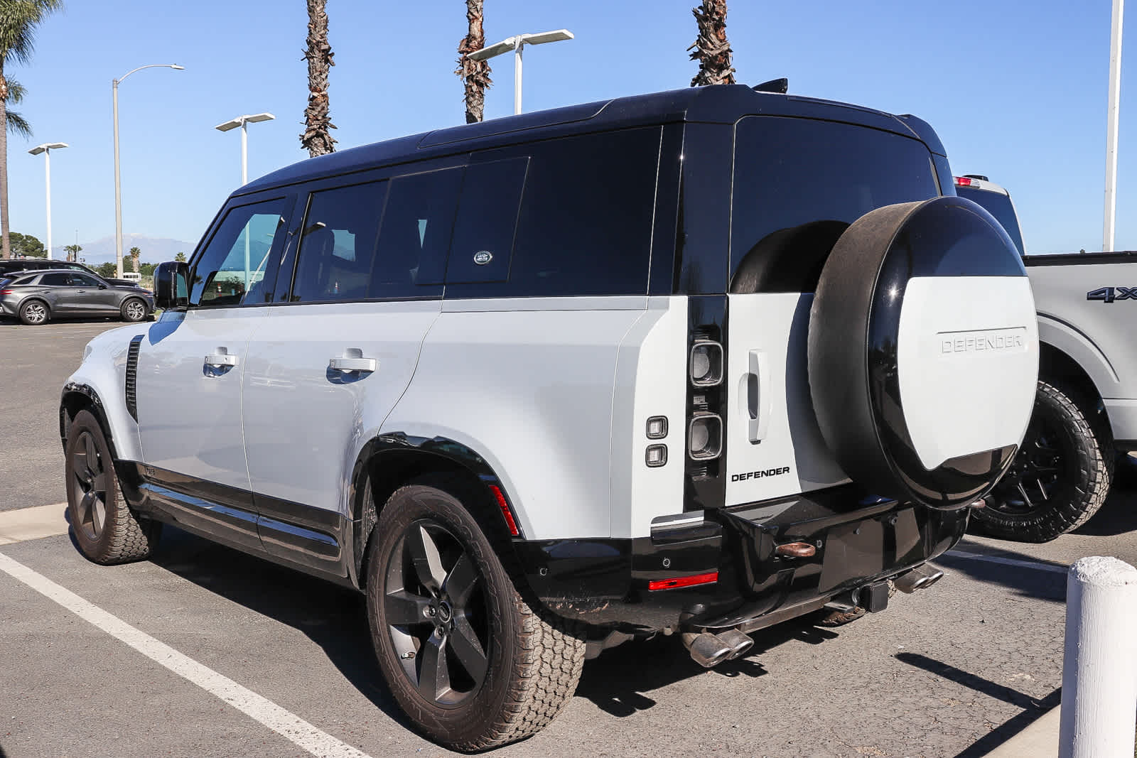 Thumbnail: 2023 Land Rover Defender - 5