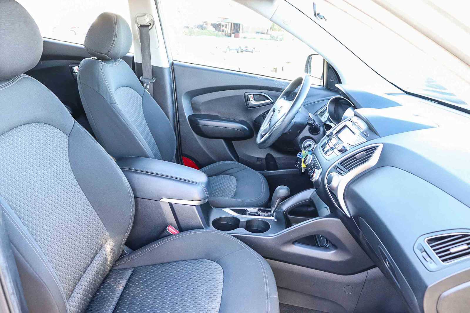 Thumbnail: 2010 Hyundai Tucson - 16