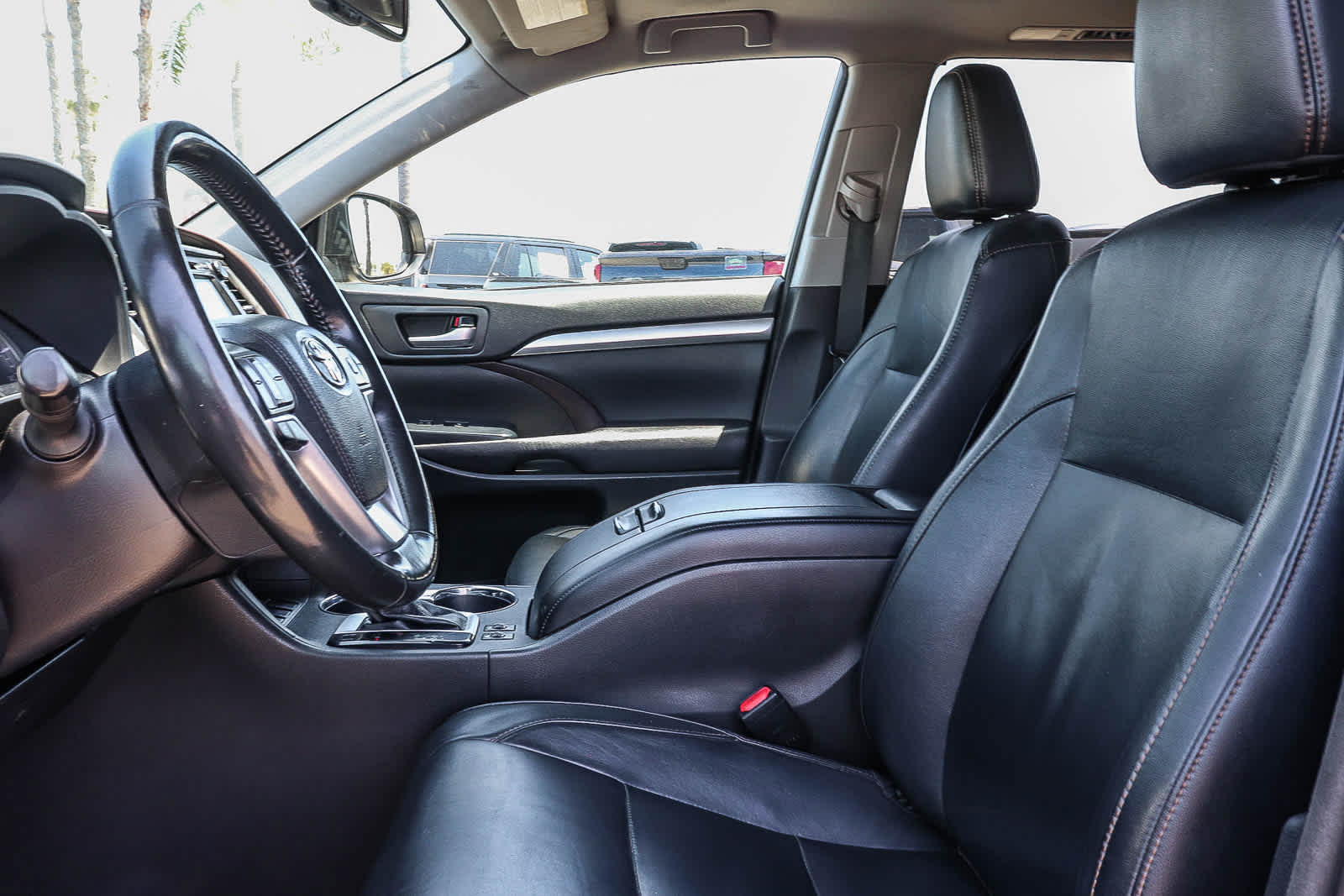 Thumbnail: 2016 Toyota Highlander - 25
