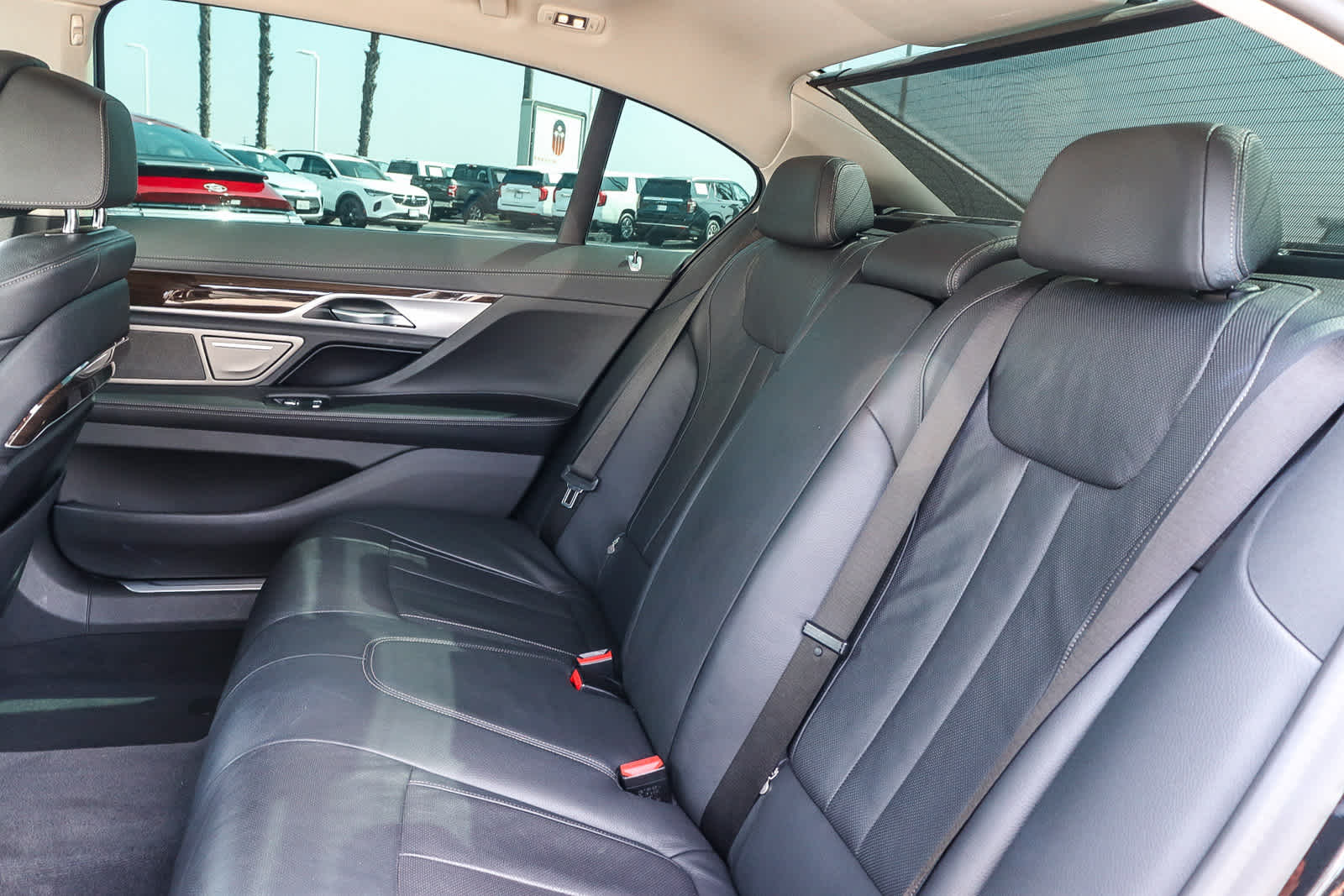 Thumbnail: 2021 BMW 7 Series - 24