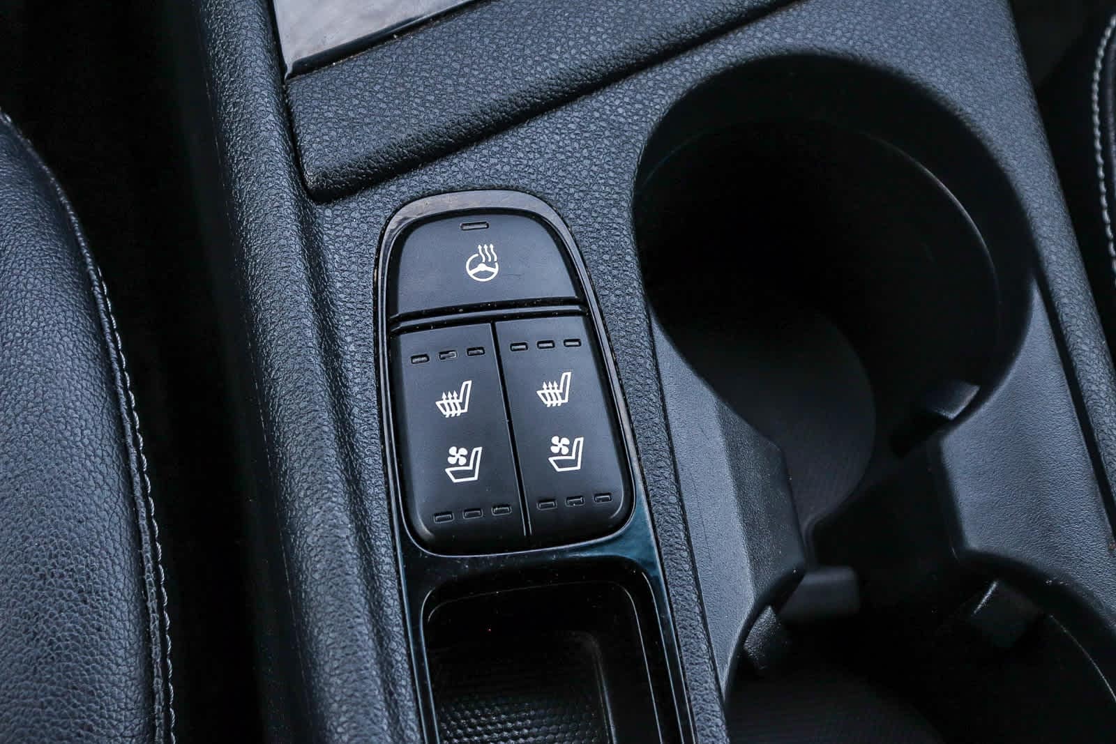 Thumbnail: 2017 Kia Niro - 28