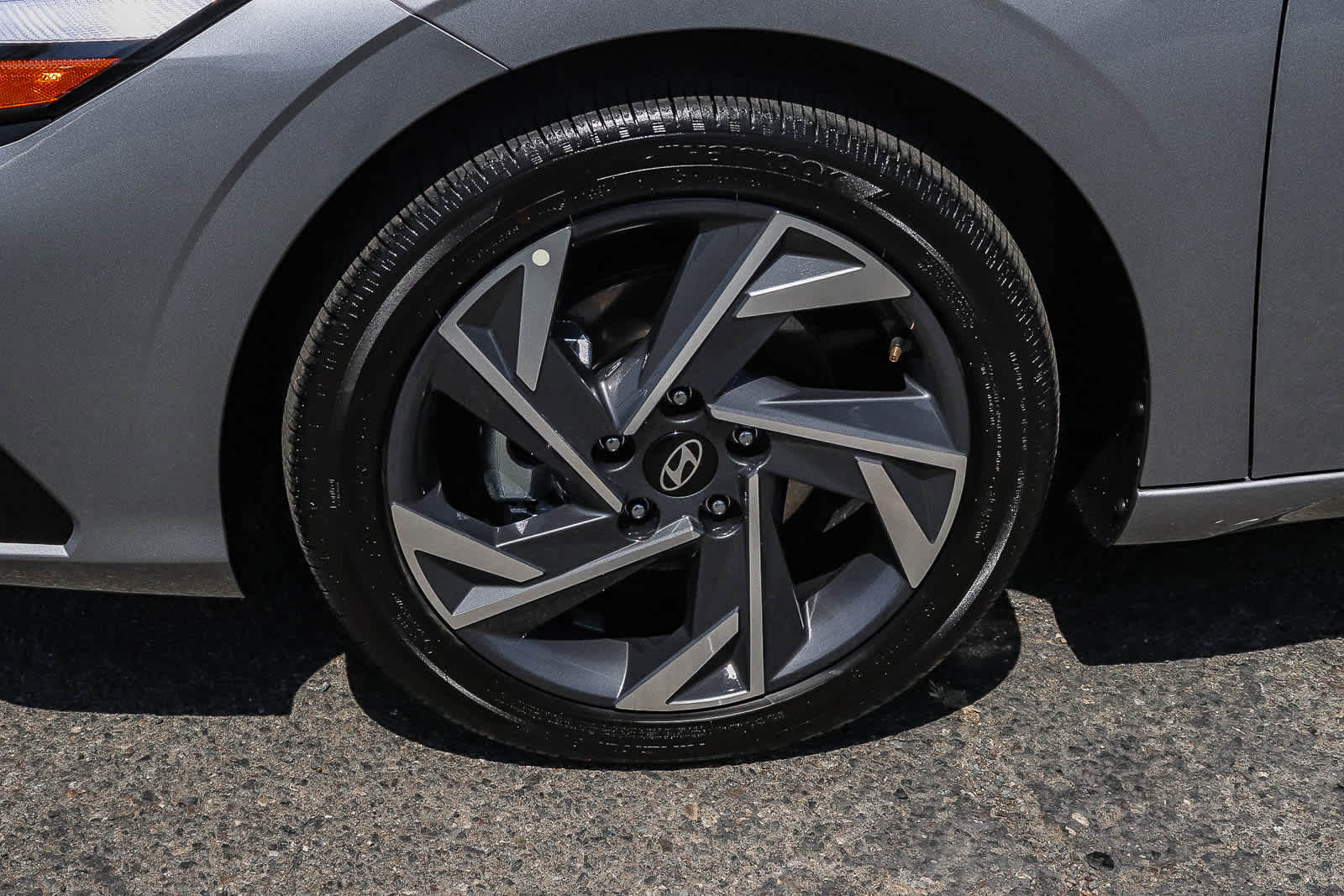 2026 Hyundai Elantra Limited - Photo 14