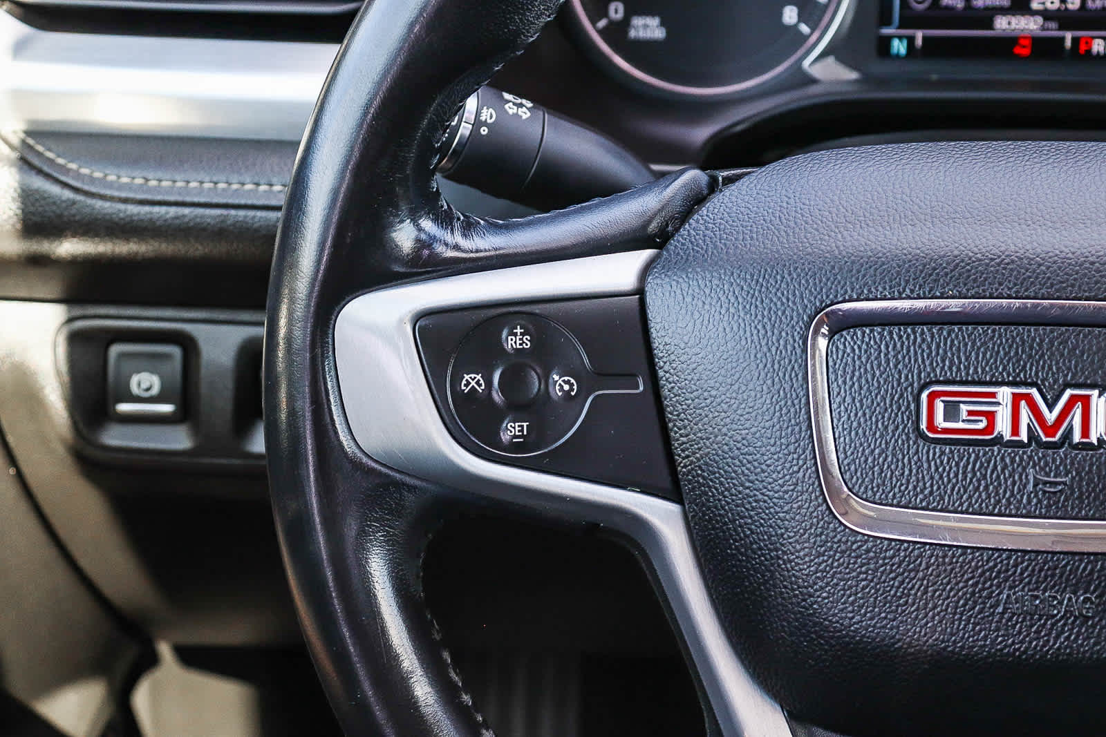 Thumbnail: 2018 GMC Acadia - 18