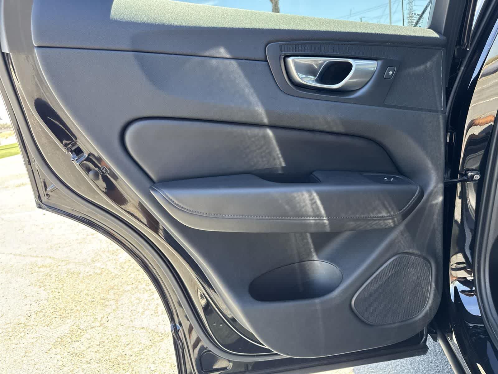 Thumbnail: 2023 Volvo XC60 - 25