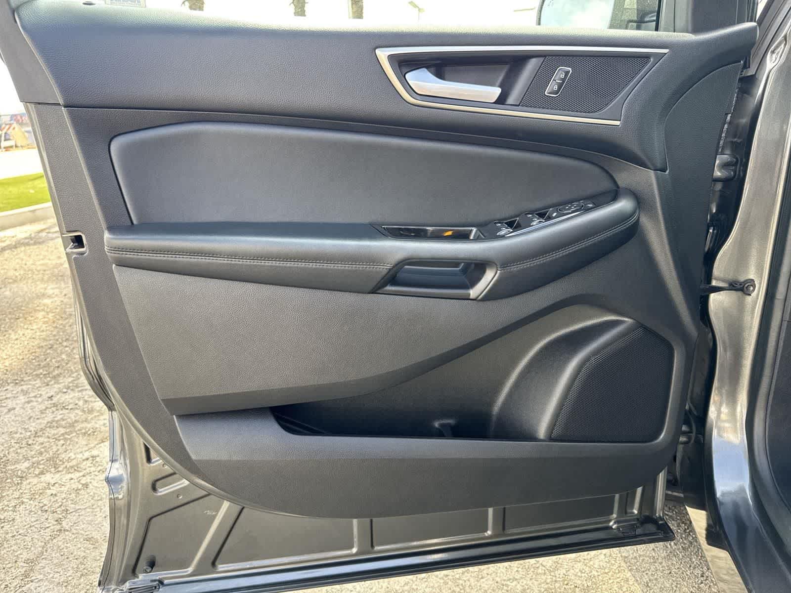 Thumbnail: 2016 Ford Edge - 21