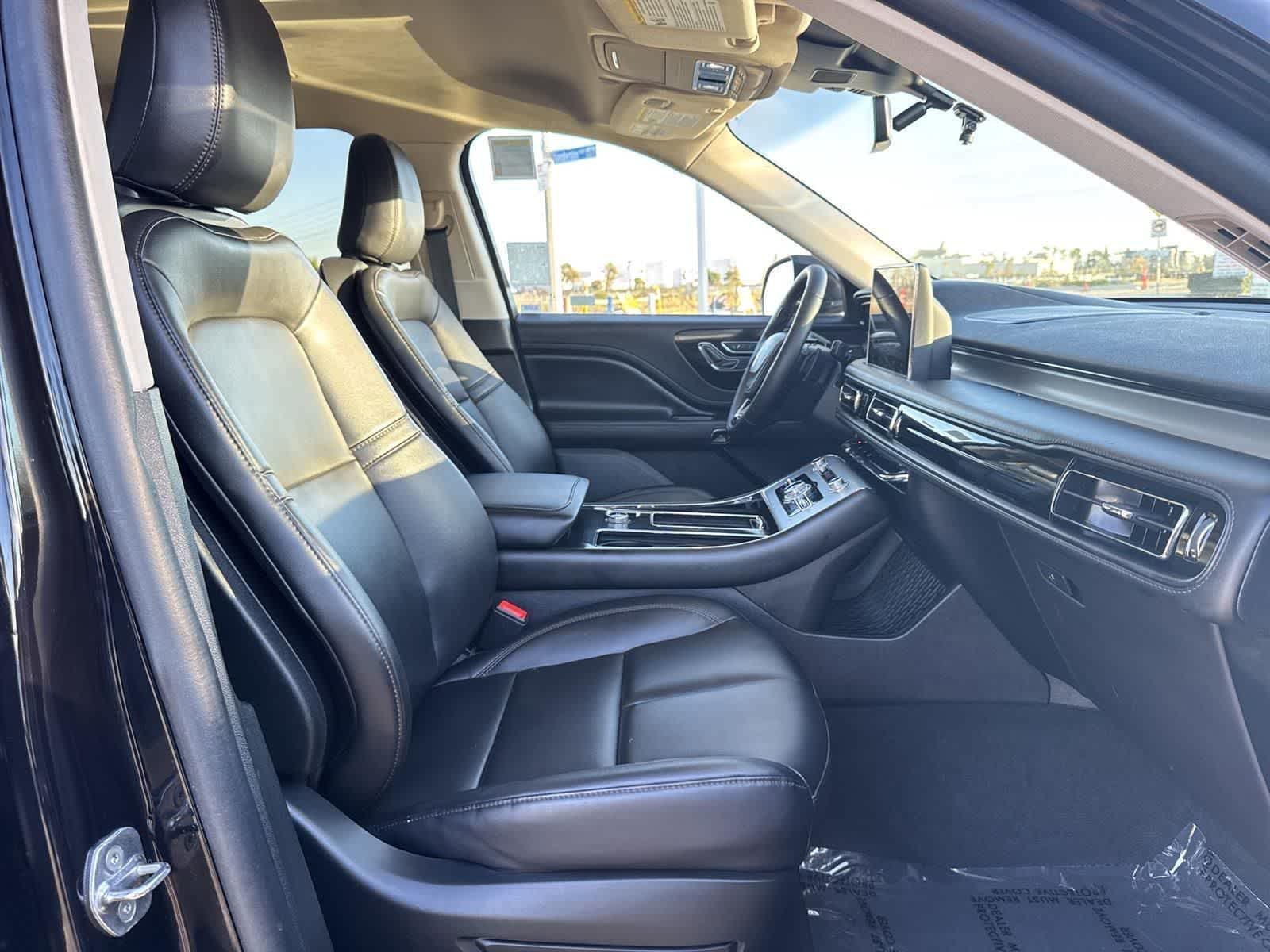 Thumbnail: 2023 Lincoln Aviator - 21