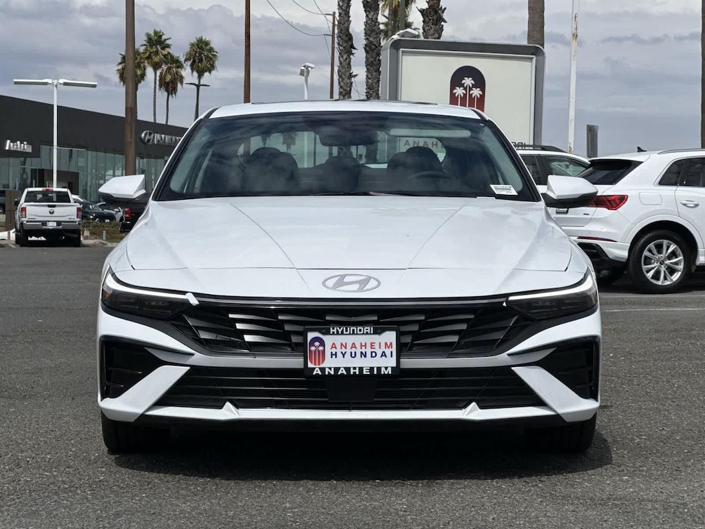 New 2025 Hyundai Elantra Limited Sedan