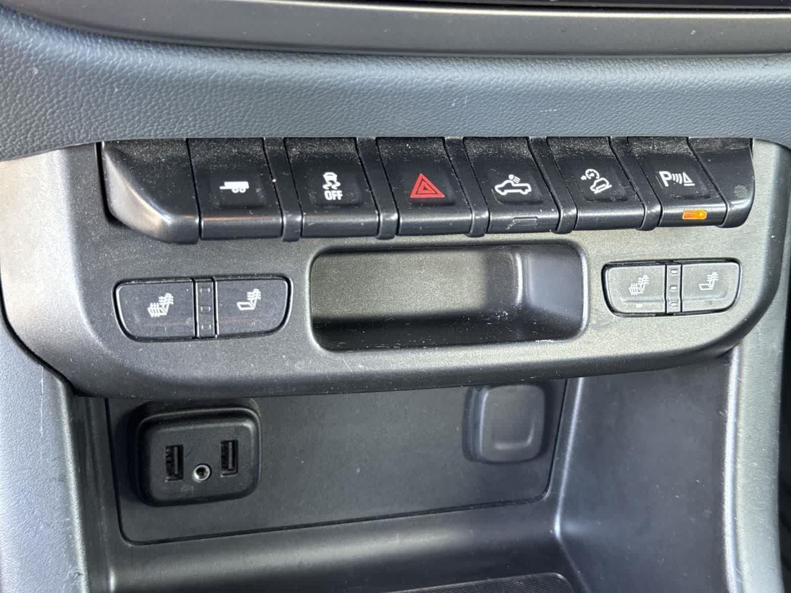 Thumbnail: 2022 Chevrolet Colorado - 37