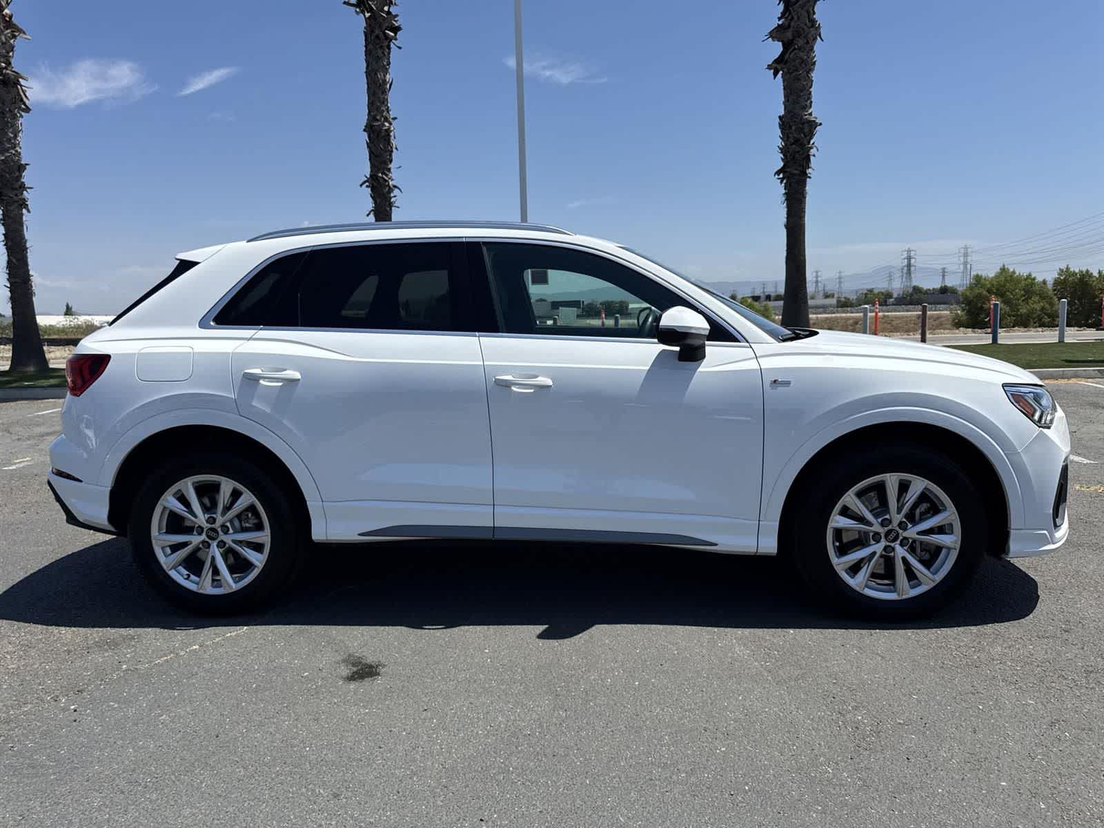 Thumbnail: 2024 Audi Q3 - 3