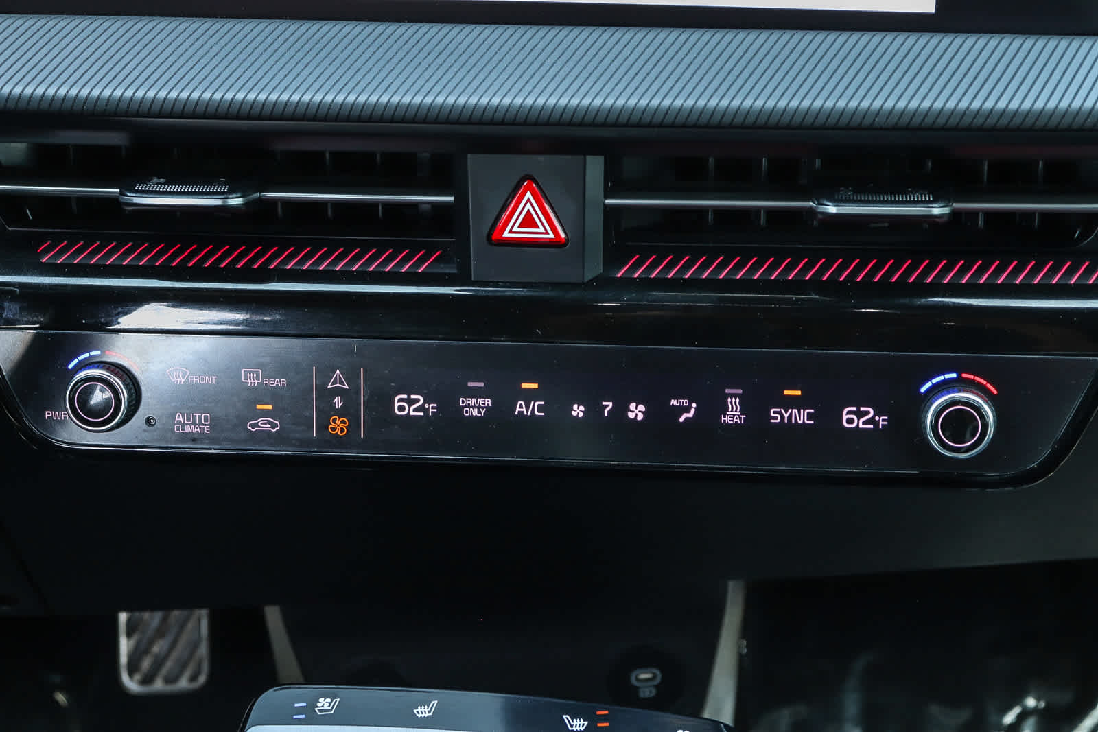 Thumbnail: 2022 Kia EV6 - 16