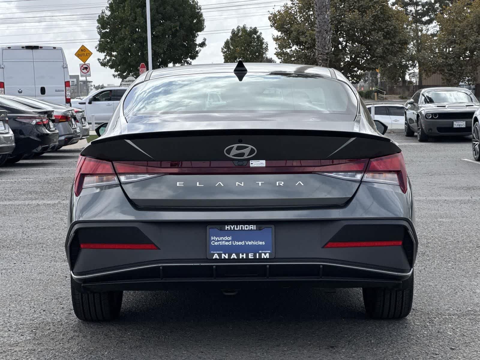 Thumbnail: 2025 Hyundai Elantra - 4