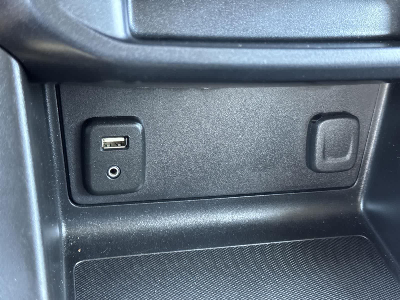 Thumbnail: 2018 Chevrolet Colorado - 35