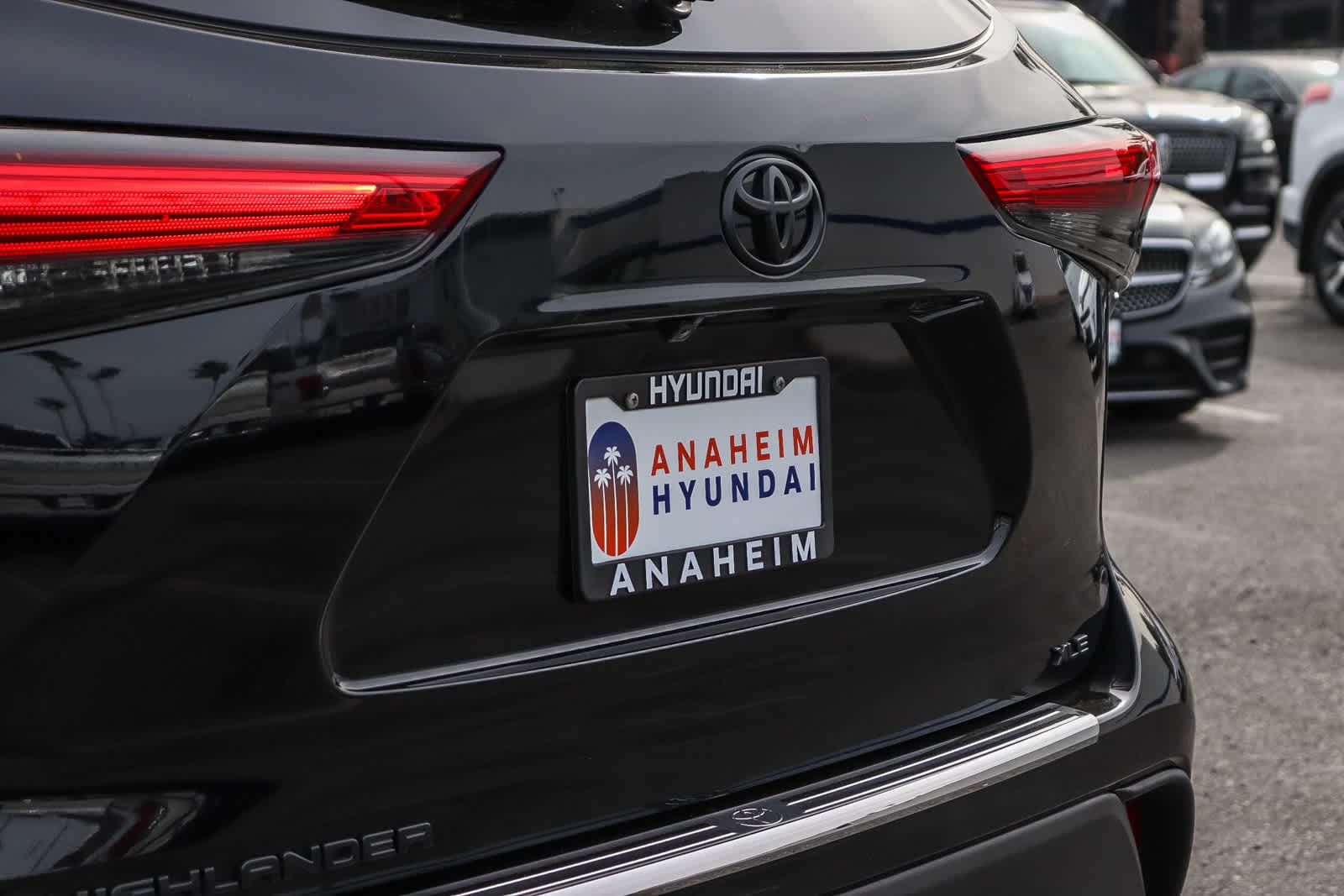 Thumbnail: 2023 Toyota Highlander - 9