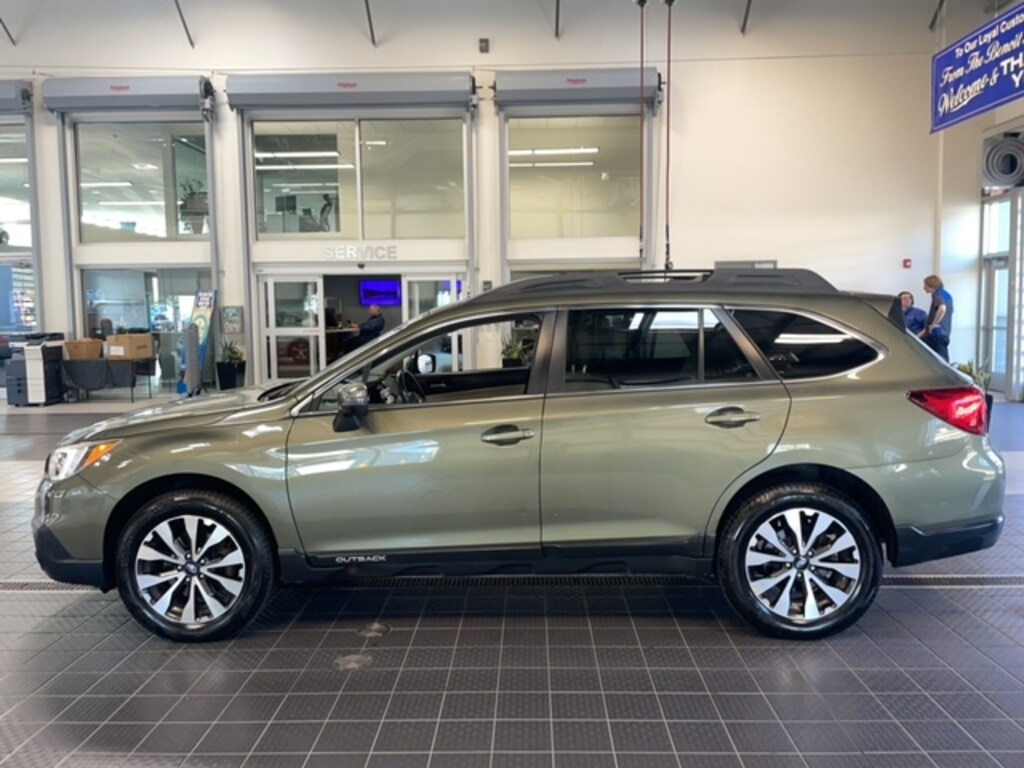 Used 2015 Subaru Outback 2.5i Limited w/Moonroof/KeylessAccess/Nav/EyeSight SUV