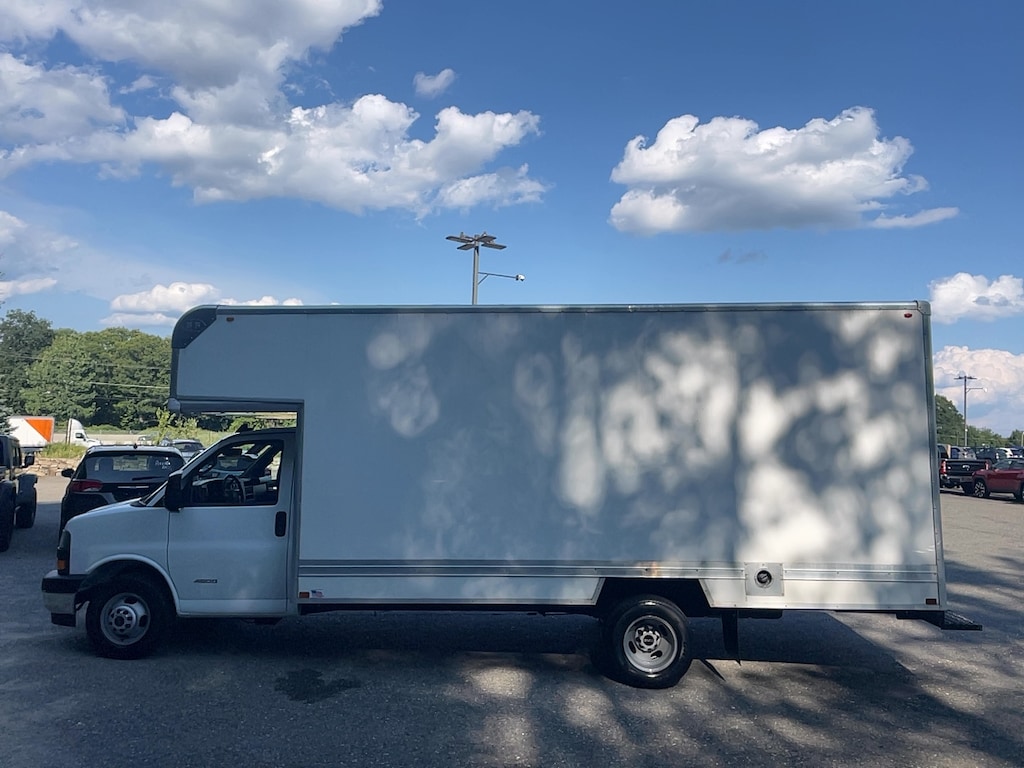 Used 2023 GMC Savana Cutaway 4500 G4500 BOX TRUCK