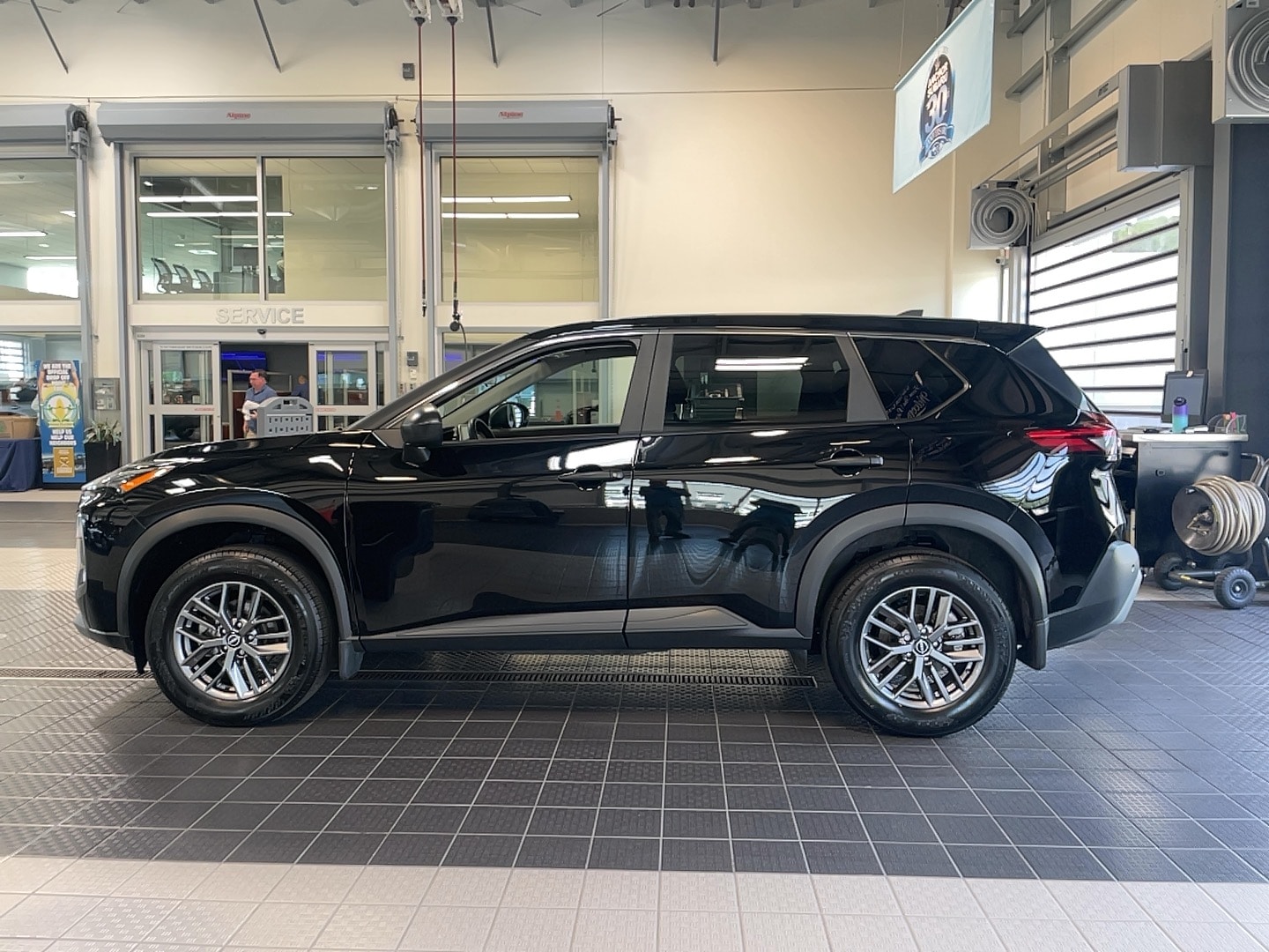 2023 Nissan Rogue S AWD photo 4