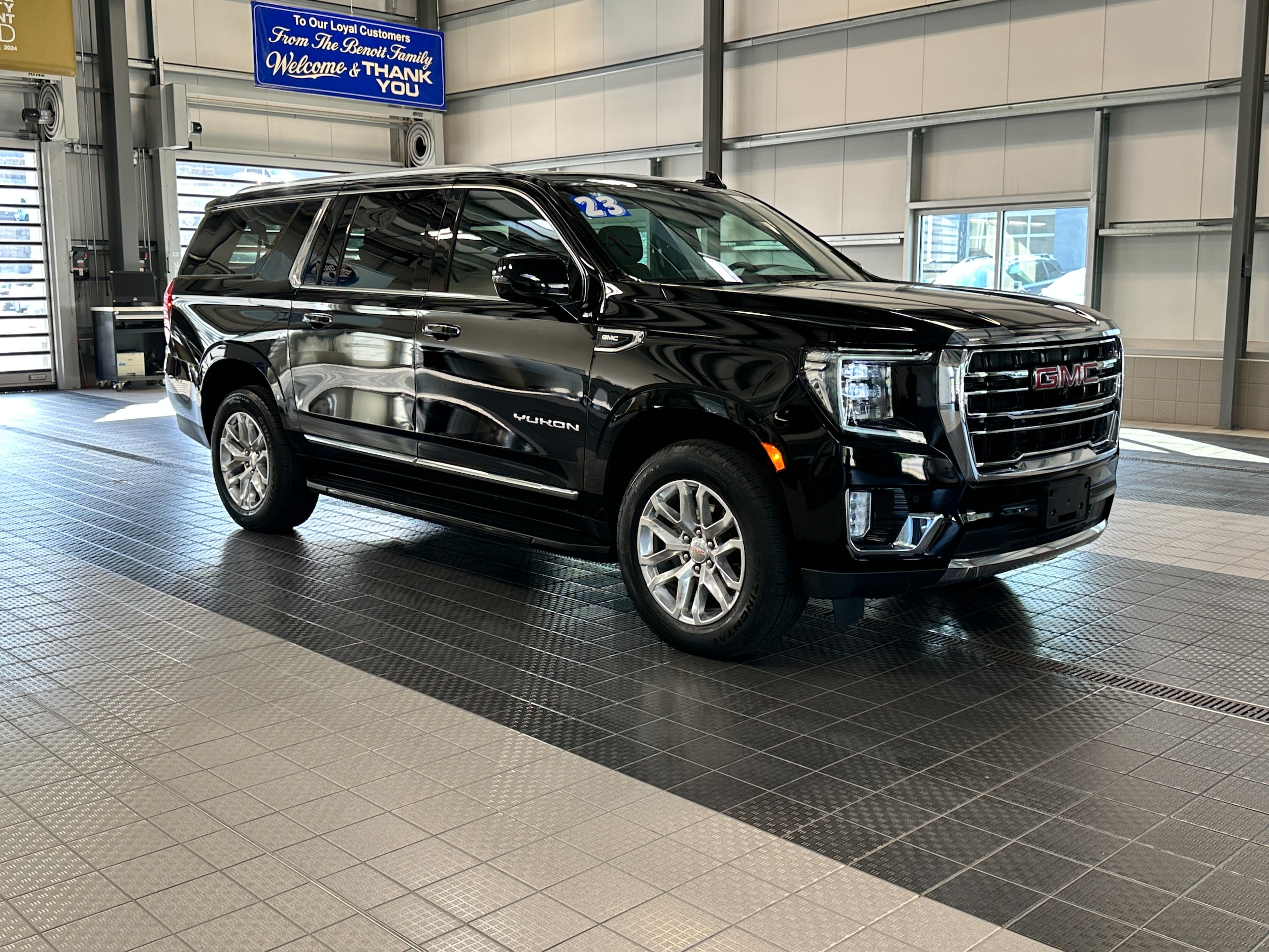 2023 GMC Yukon 4WD SLT's photo