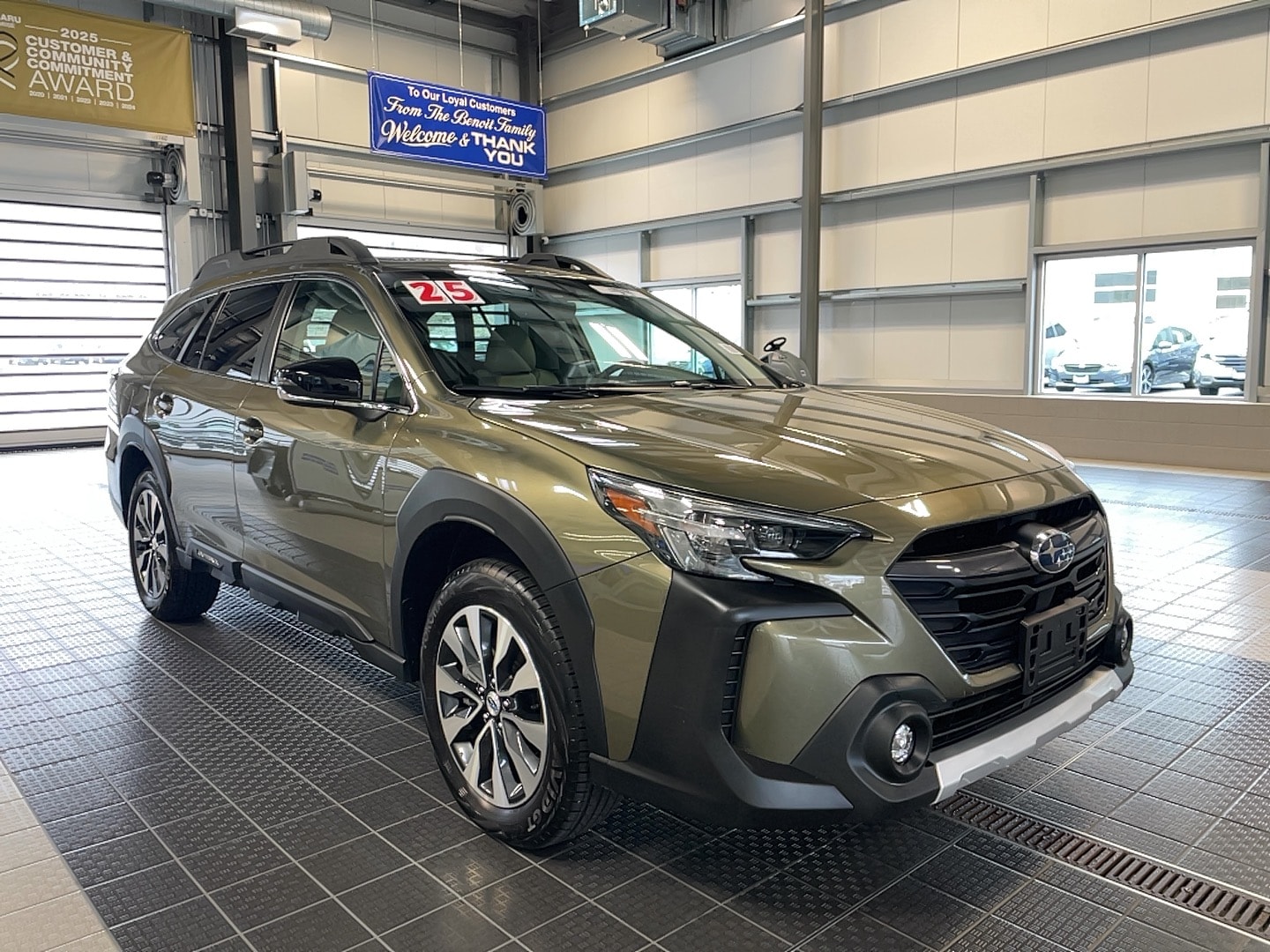 2025 Subaru Outback Limited's photo
