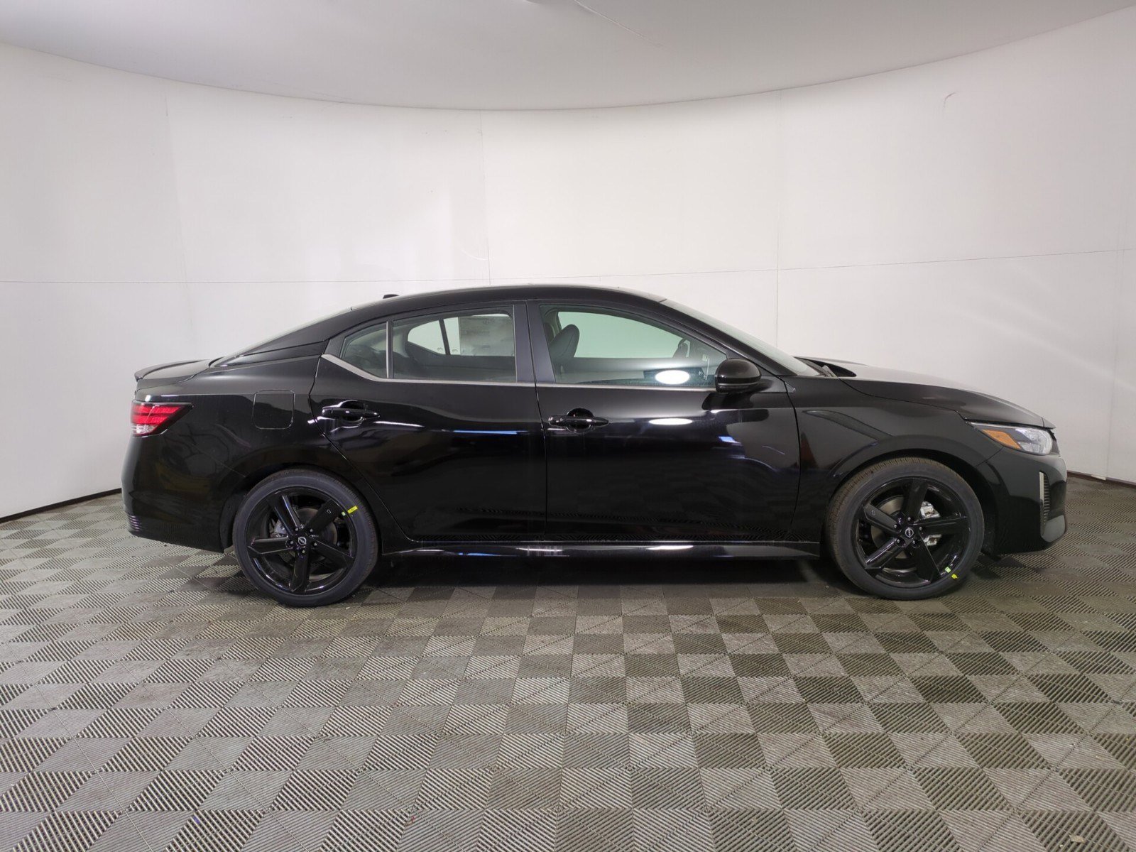 2025 Nissan Sentra SR photo 4