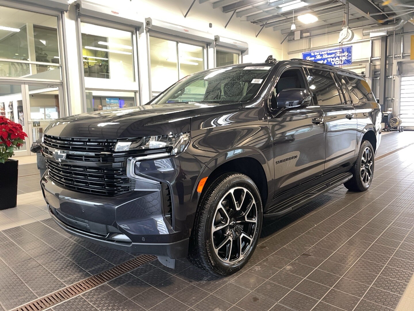 2023 Chevrolet Suburban RST photo 3