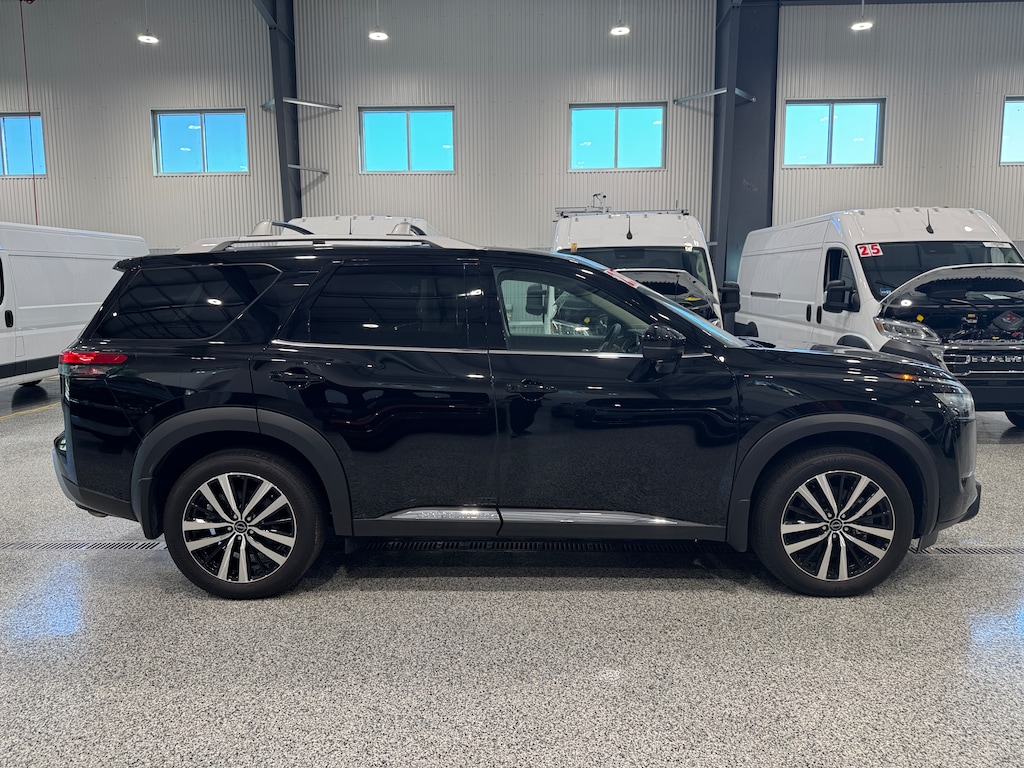 Used 2025 Nissan Pathfinder PLATINUM 4X4 SUV