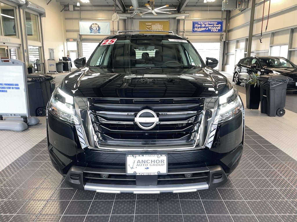 Used 2025 Nissan Pathfinder PLATINUM 4X4 SUV