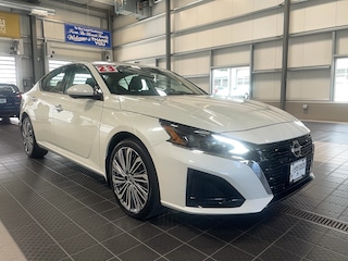 Used 2023 Nissan Altima 2.5 SL AWD Sedan near Providence