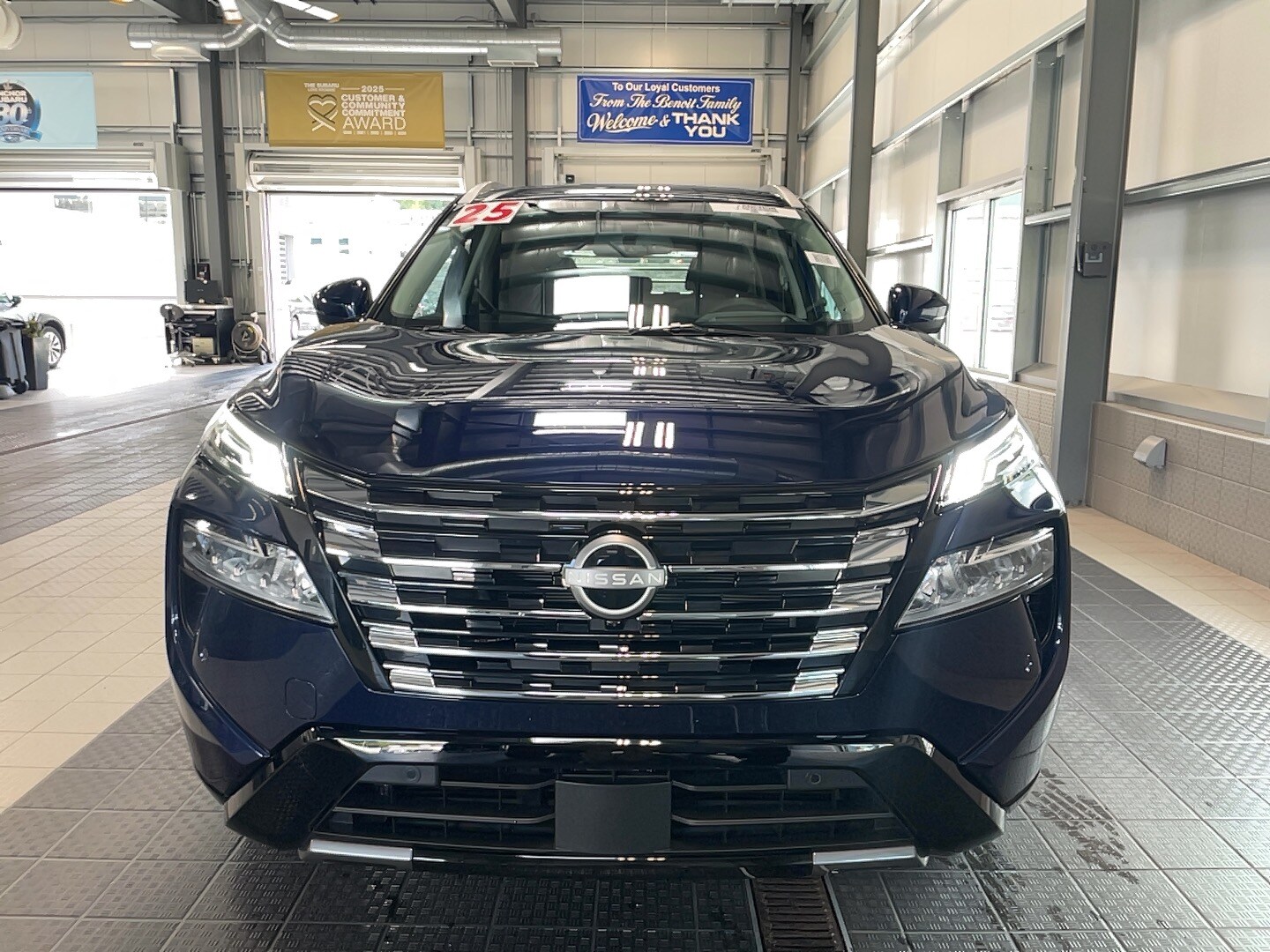2025 Nissan Rogue Platinum photo 3