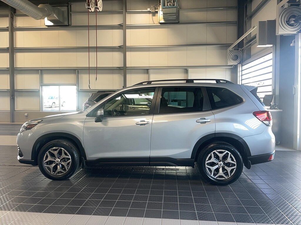 Used 2022 Subaru Forester PREMIUM SUV
