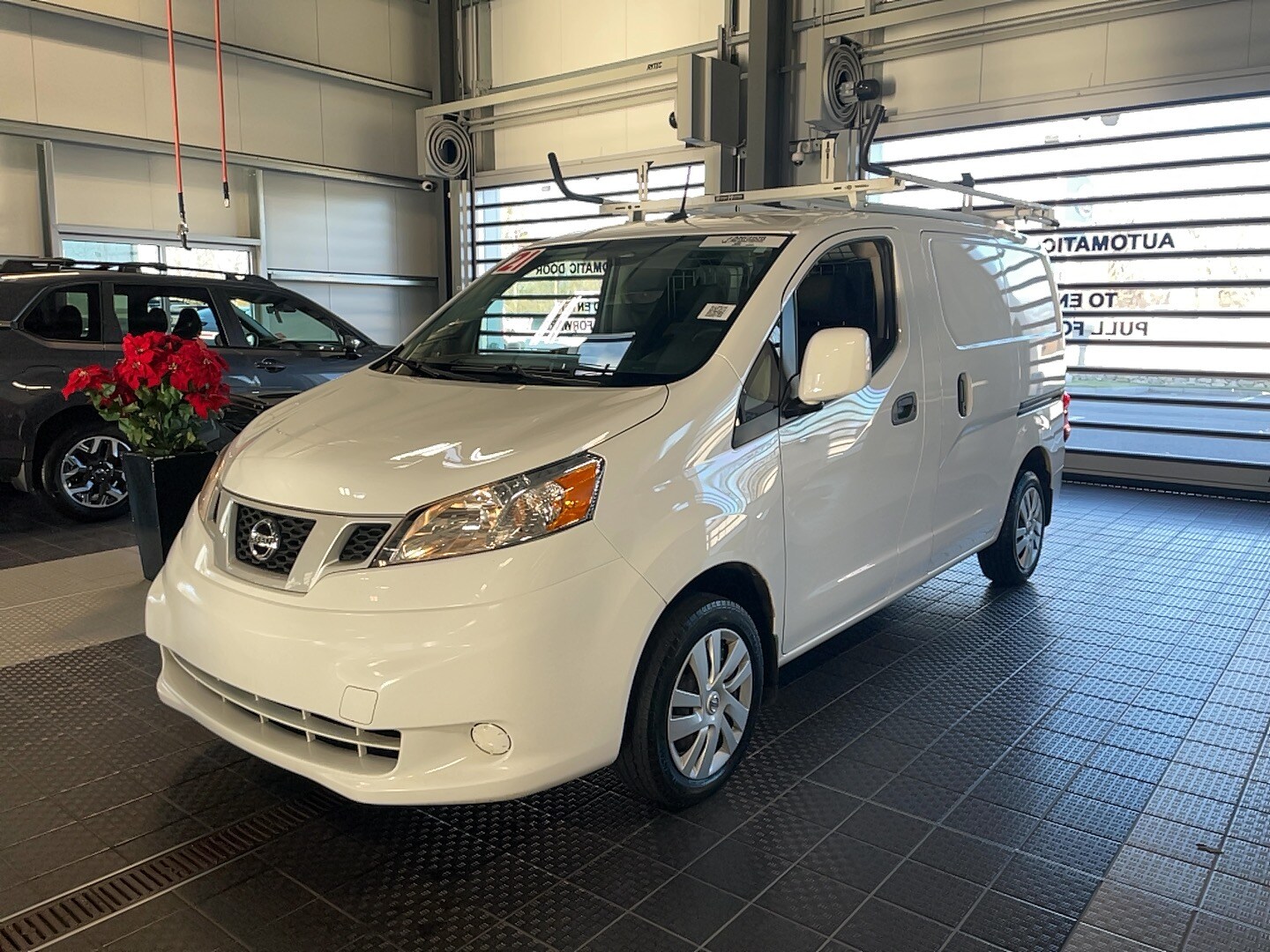2021 Nissan NV200 SV photo 2