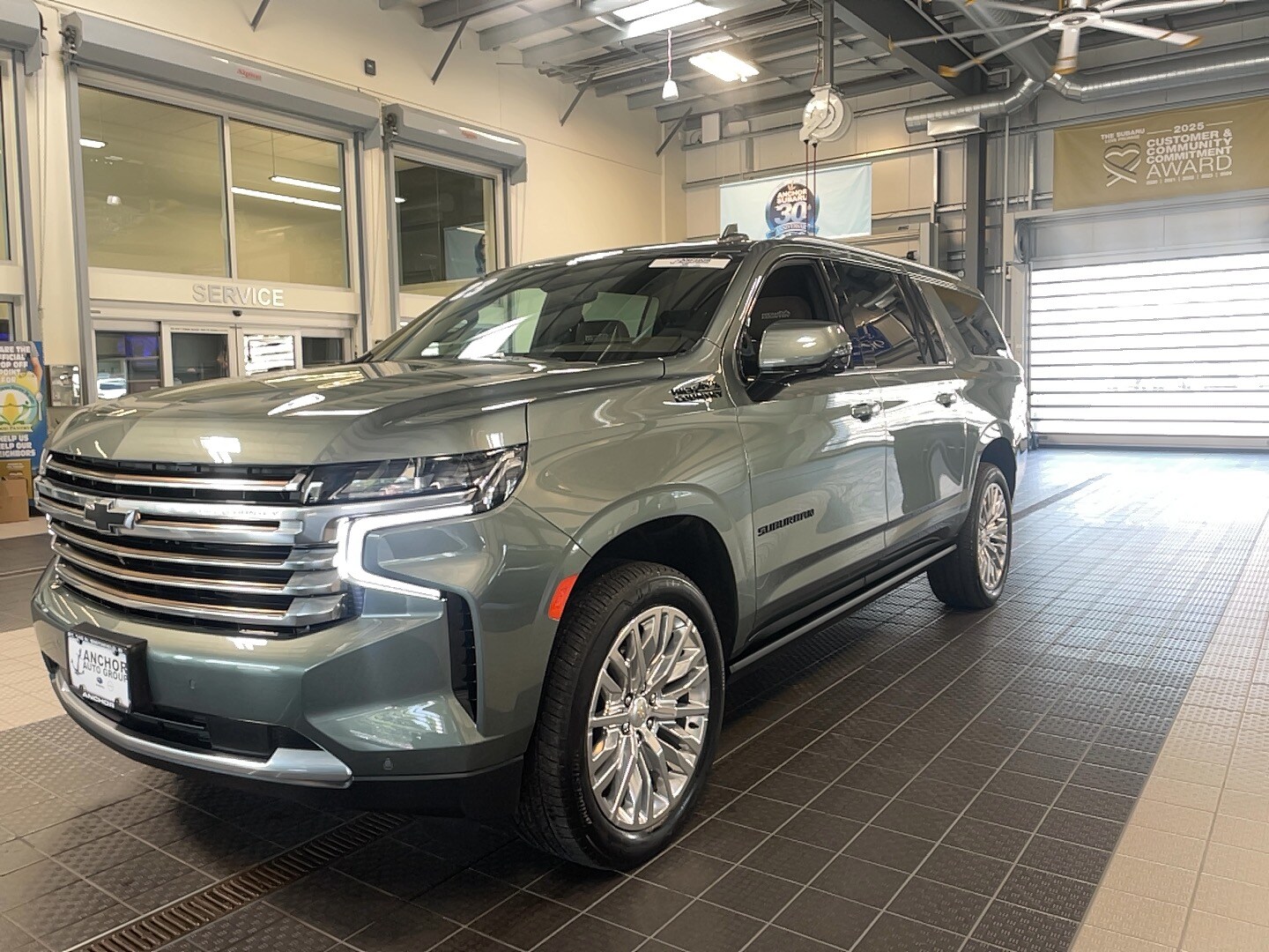 2023 Chevrolet Suburban High Country photo 2