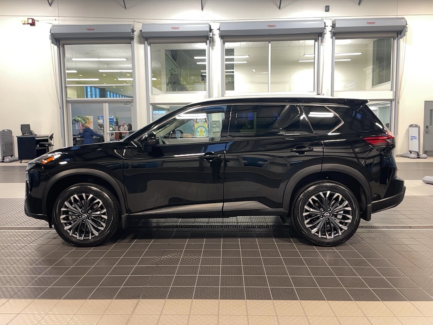 2025 Nissan Rogue SL photo 3