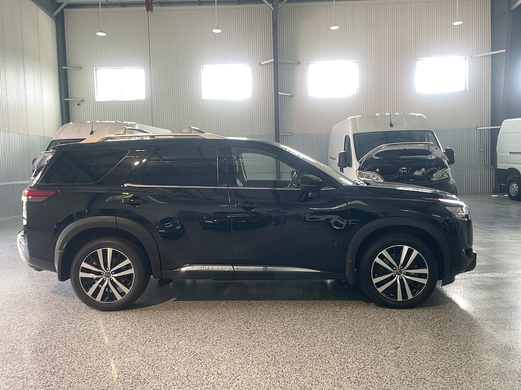Used 2024 Nissan Pathfinder PLATINUM SUV