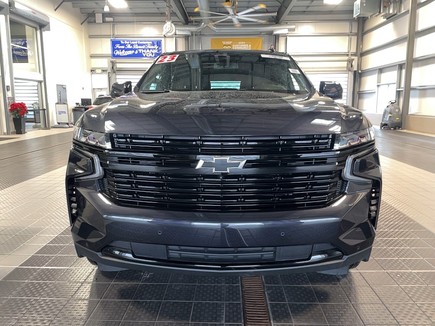 2023 Chevrolet Suburban RST photo 2