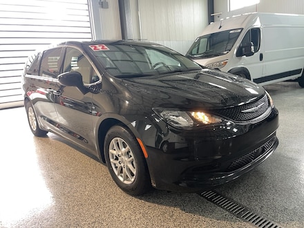 2022 Chrysler Voyager LX VAN